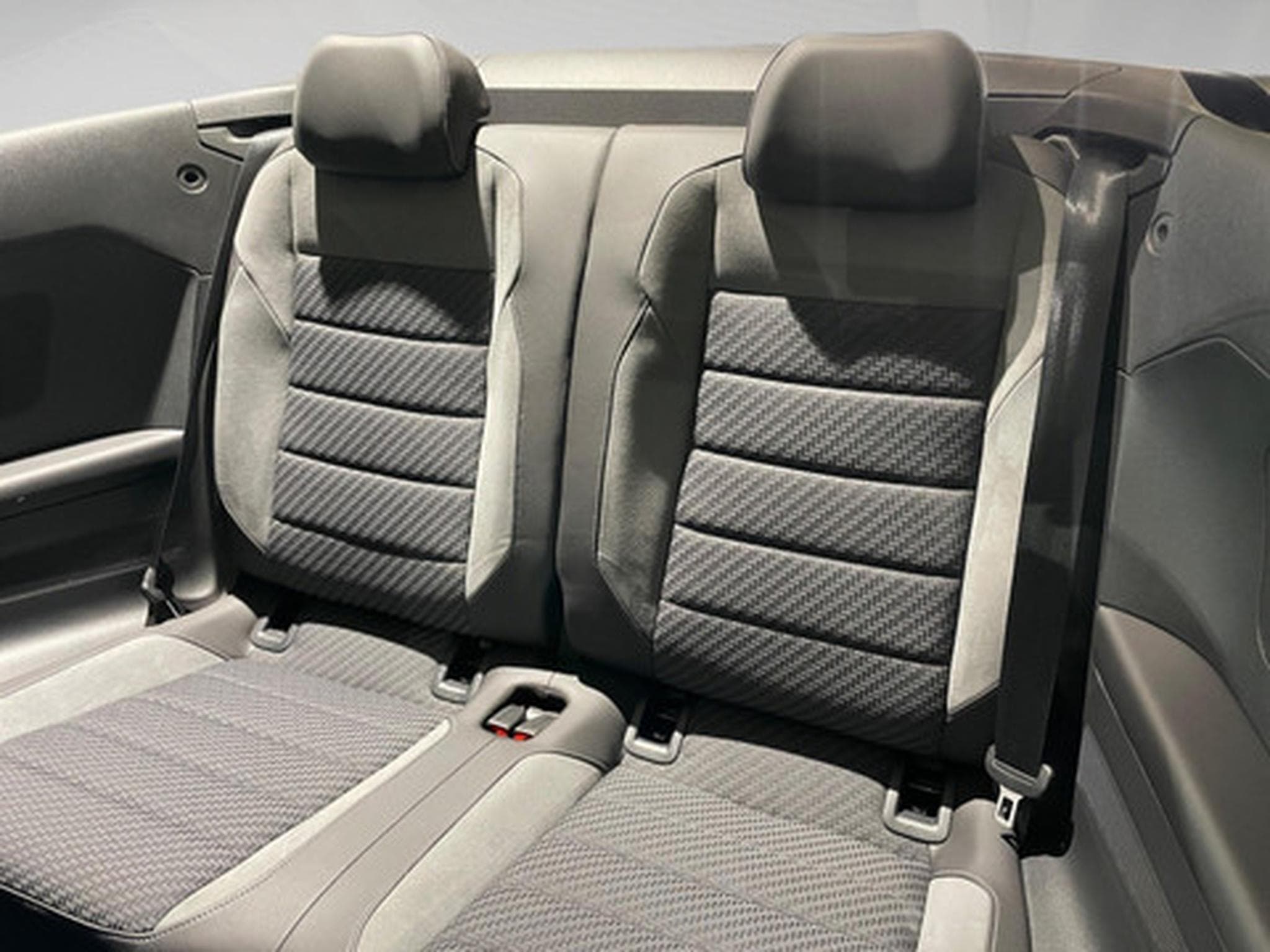 VW T-Roc Cabriolet 1.5 TSI ACT 110kW R-Line DSG (2021) - Photo 11