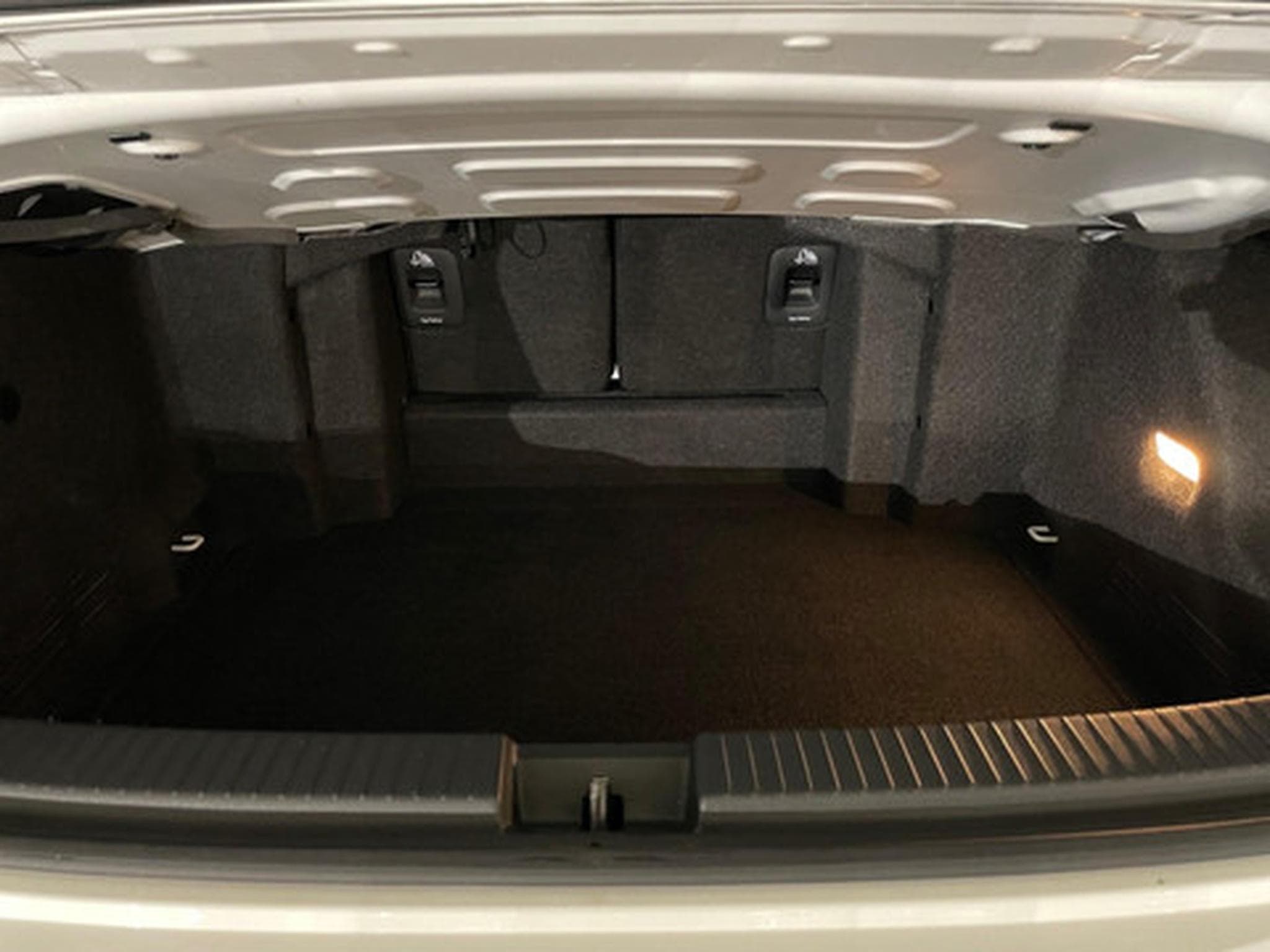 VW T-Roc Cabriolet 1.5 TSI ACT 110kW R-Line DSG (2021) - Photo 12