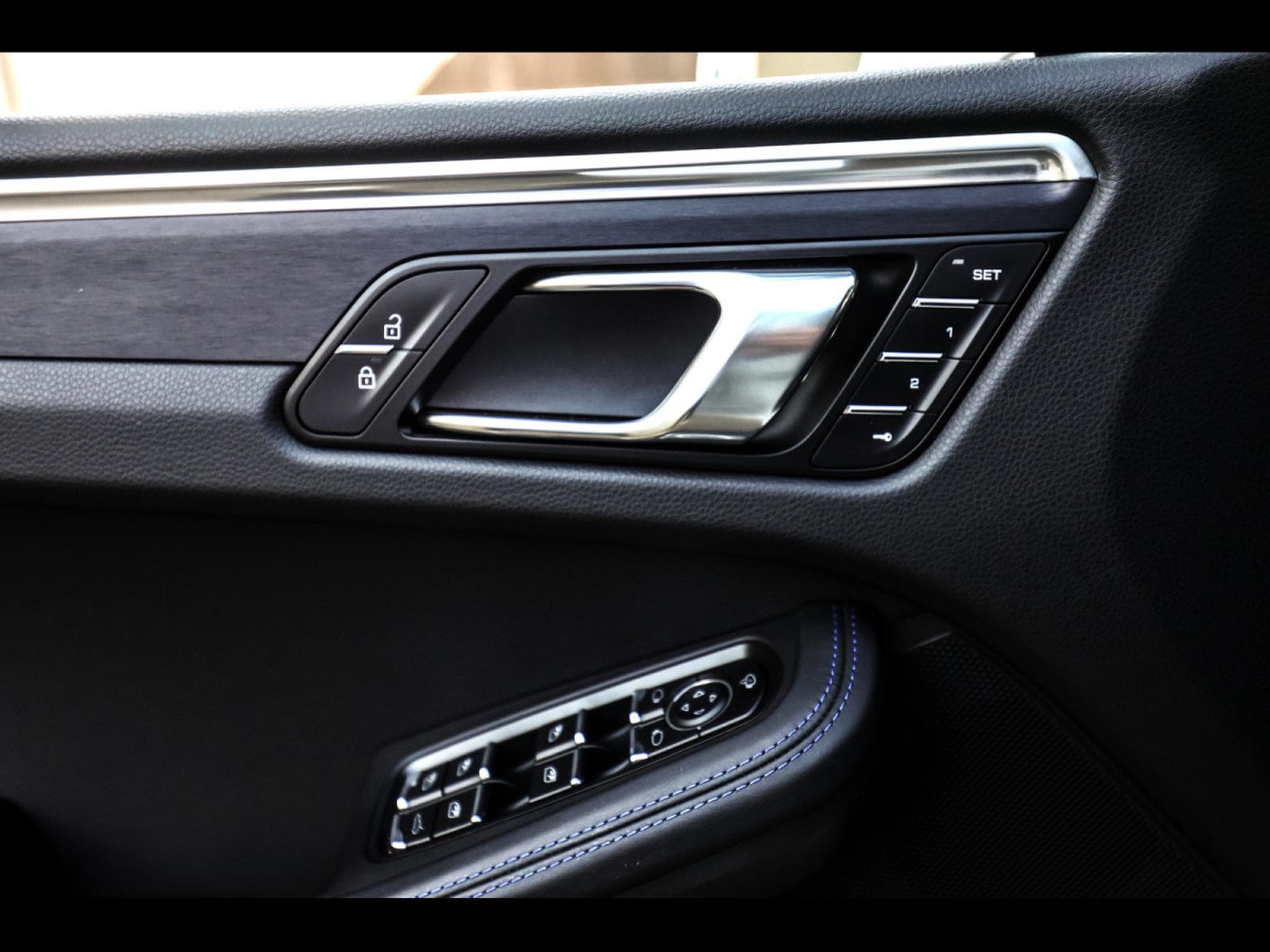 Porsche Macan III GTS PDK – CARRARA WHITE METALLIC (2024) - Foto 21