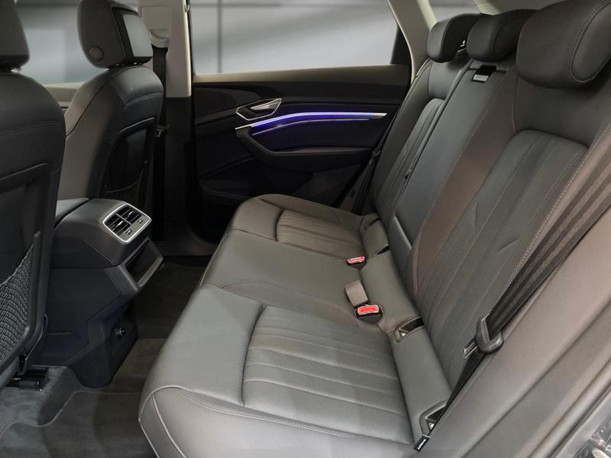 Audi e-tron 55 408ch e-quattro (2021) - Photo 12