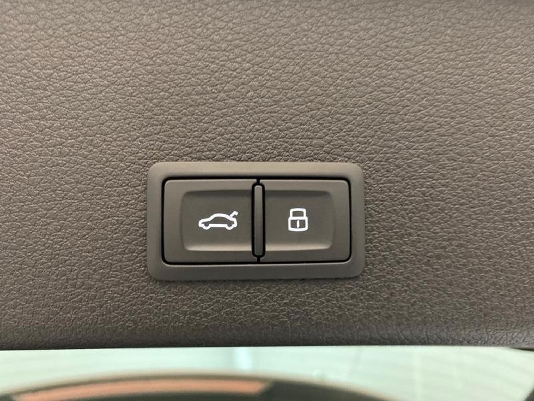 Audi e-tron 55 408ch e-quattro (2021) - Photo 14