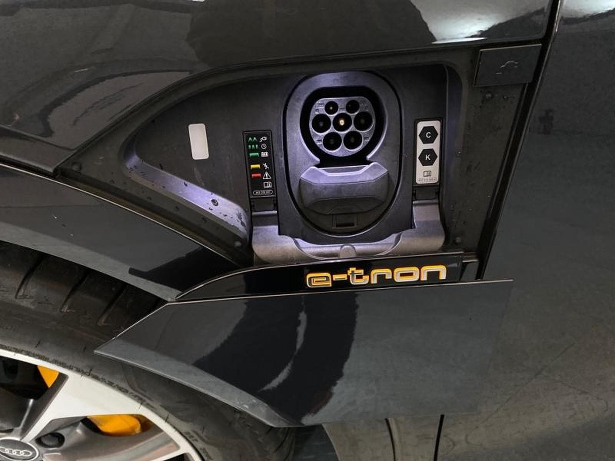 Audi e-tron 55 408ch e-quattro (2021) - Photo 18