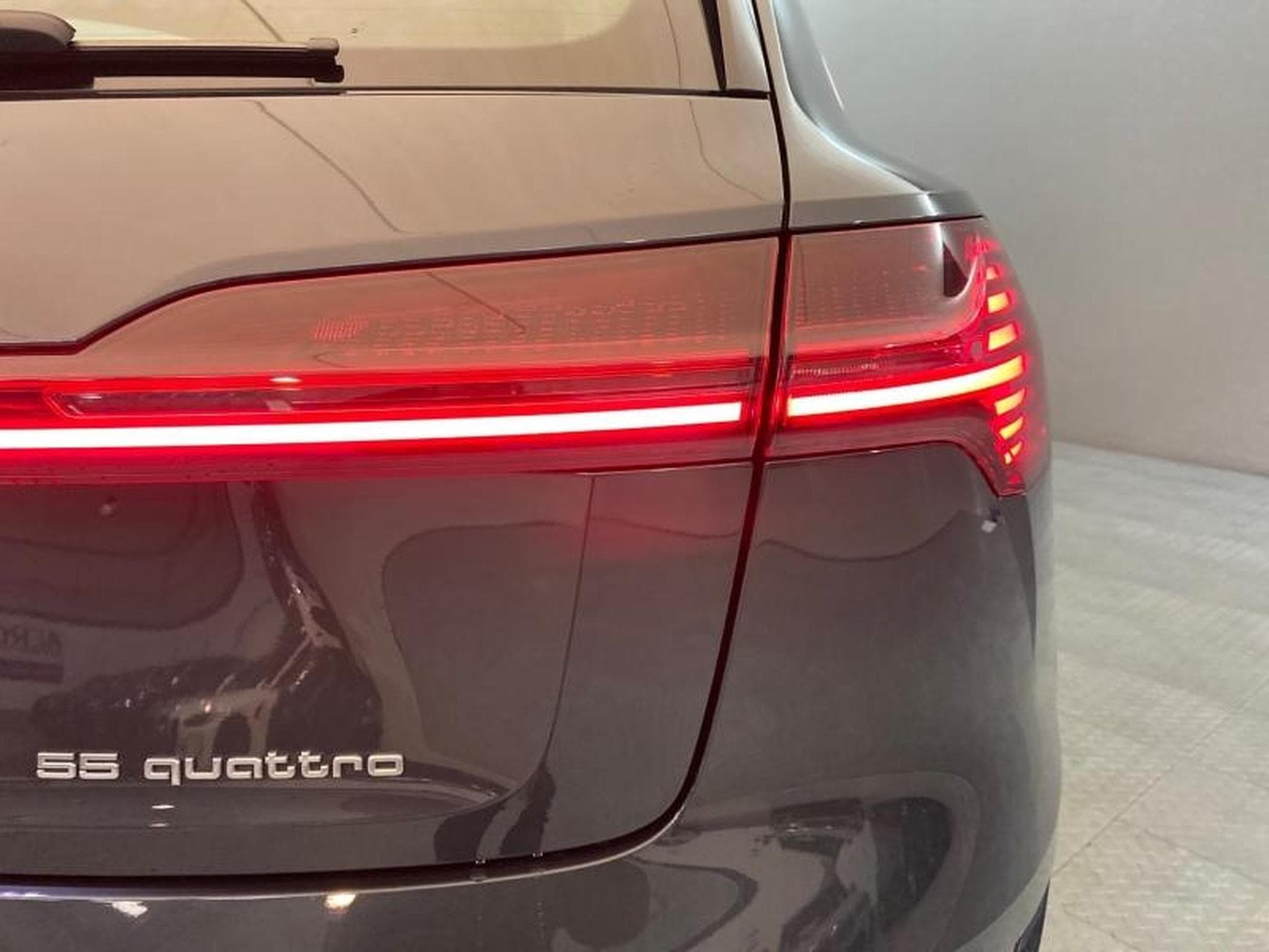Audi e-tron 55 408ch e-quattro (2021) - Photo 19