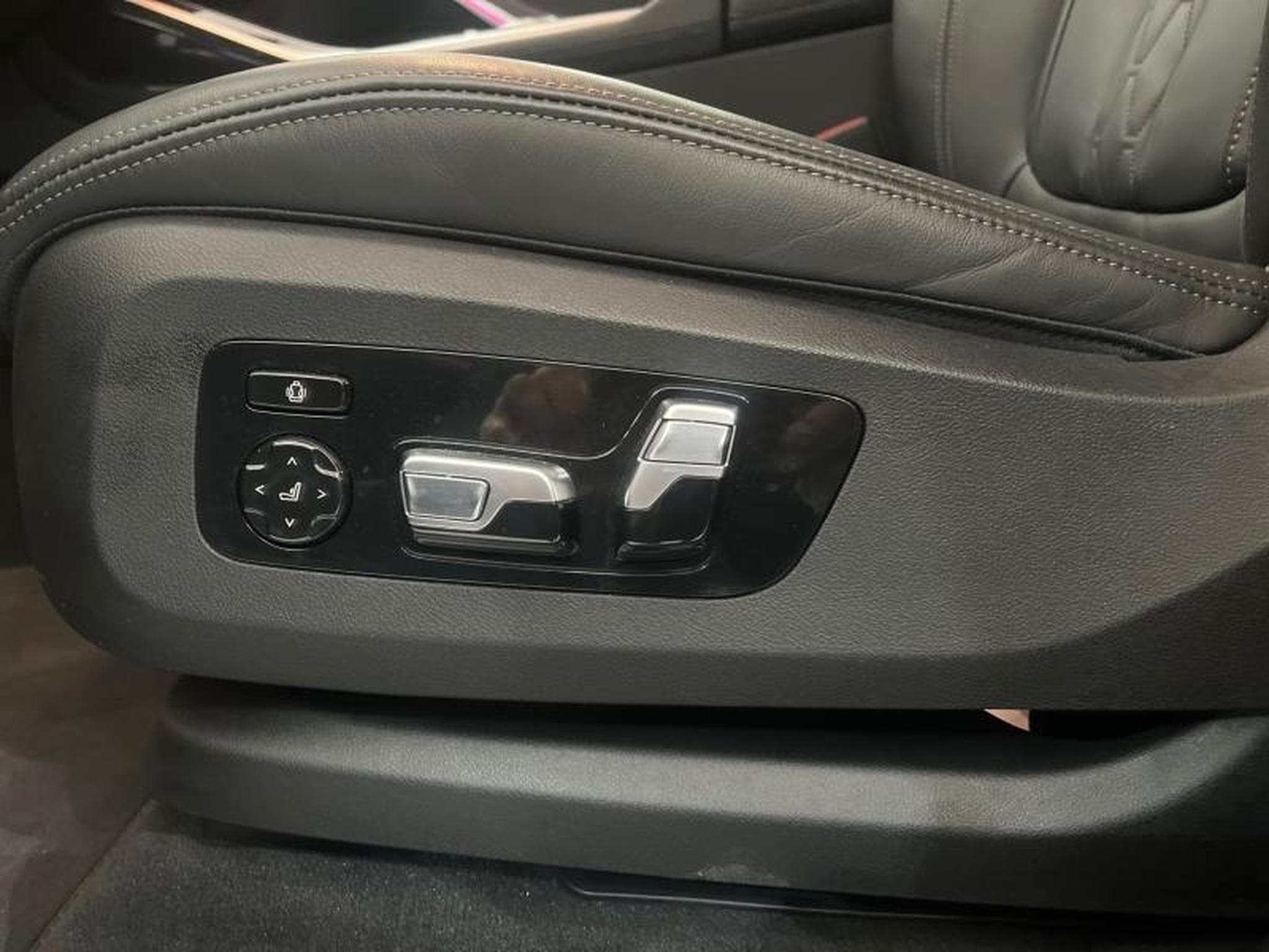 BMW X7 M60iA xDrive 530ch M Performance (2023) - Photo 20