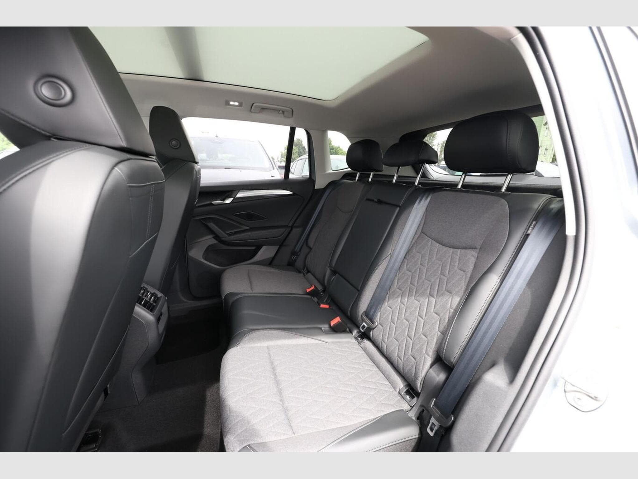 VW Tiguan DSG LED+ IQ.DRIVE (2026) - Foto 10