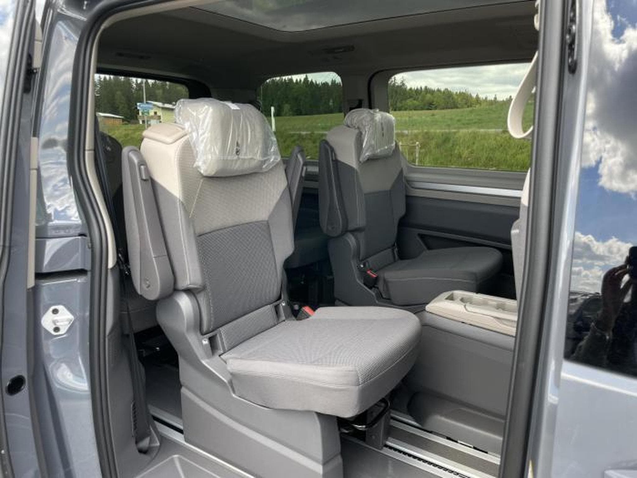 VW T7 Life (2026) - Photo 8