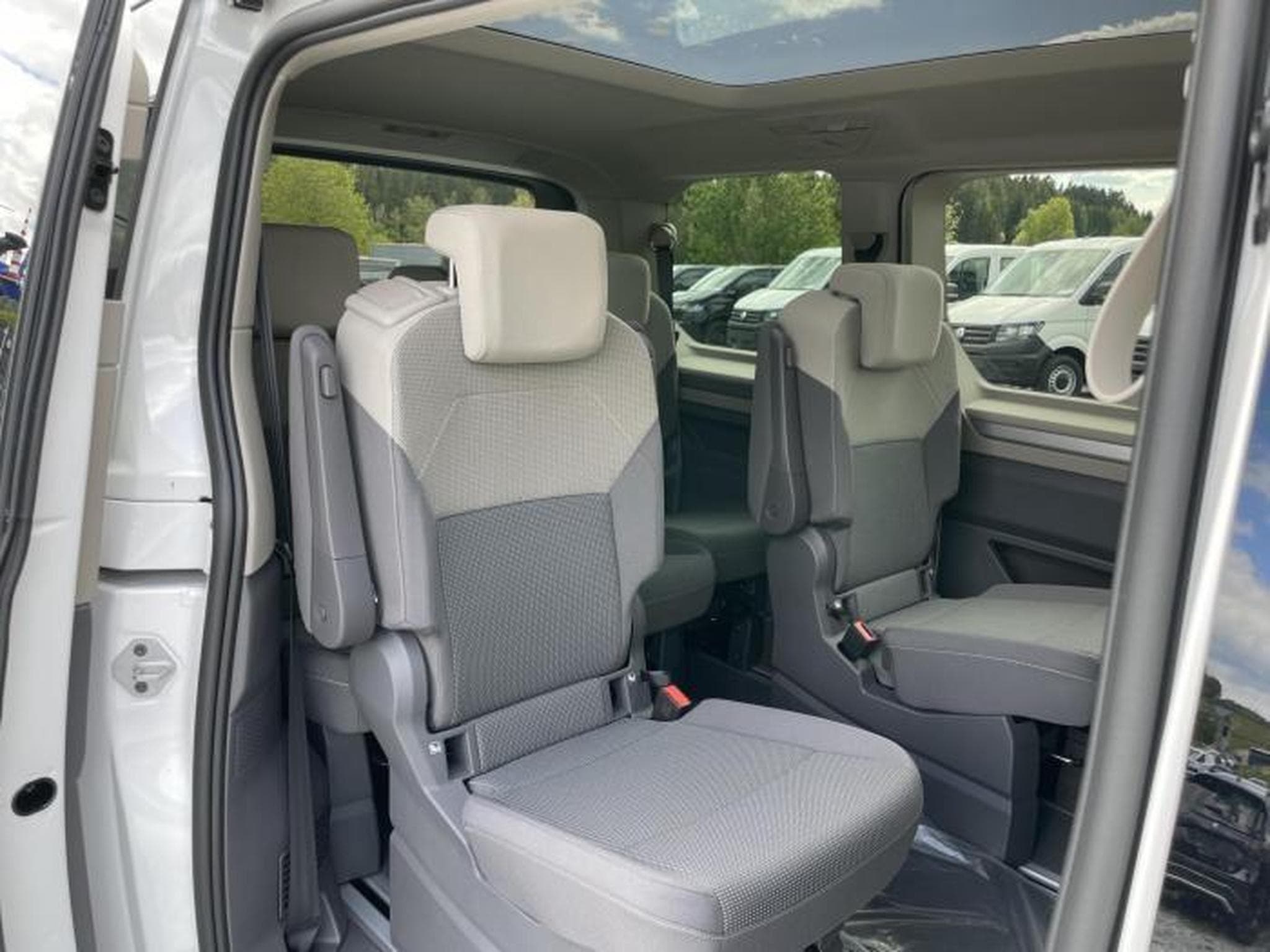 VW T7 Life (2026) - Photo 8