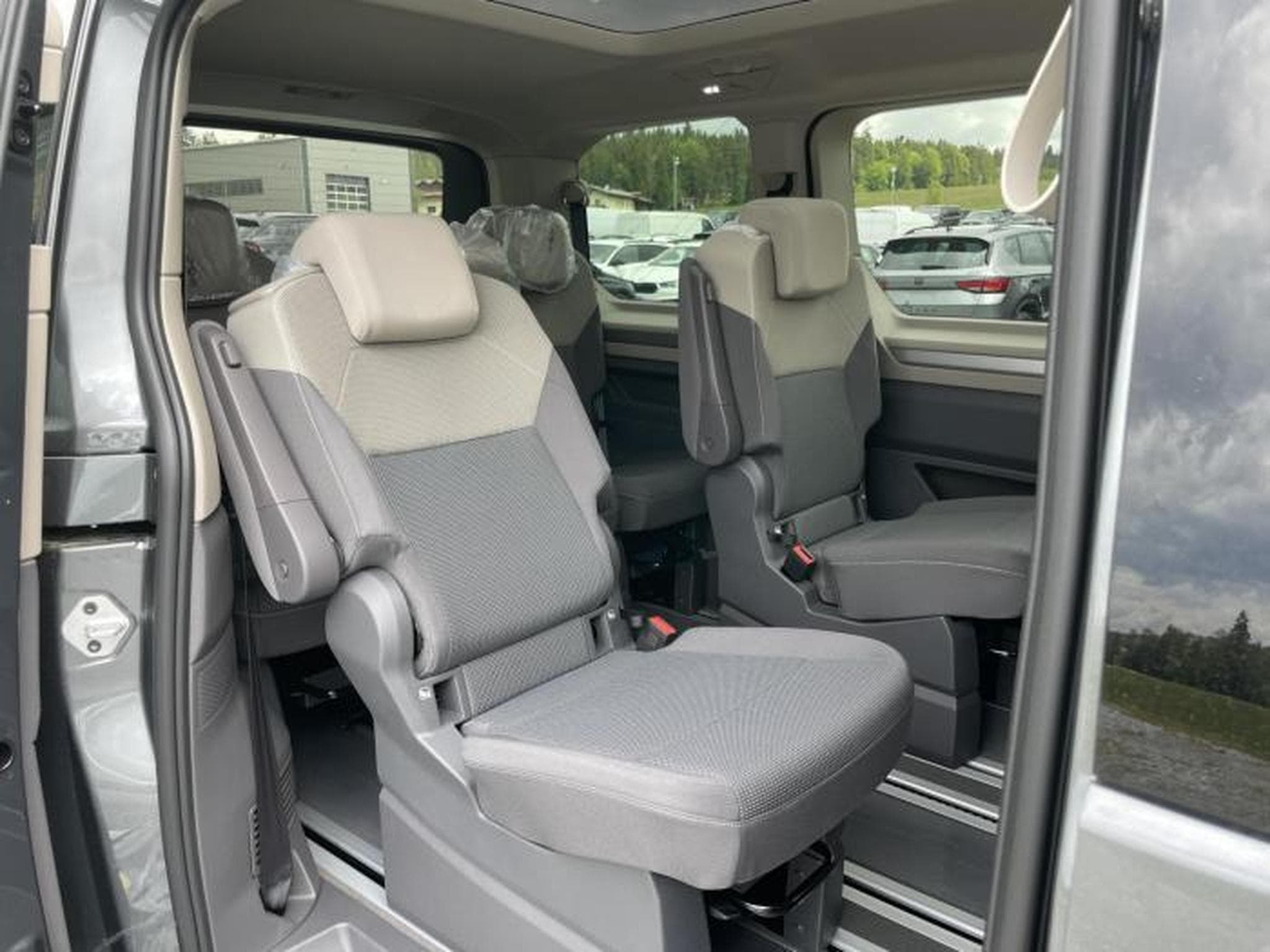 VW T7 Life (2026) - Photo 8