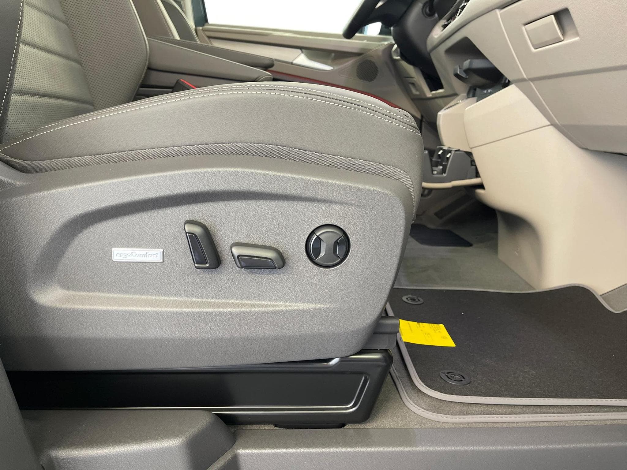 VW T7 Style (2026) - Photo 16