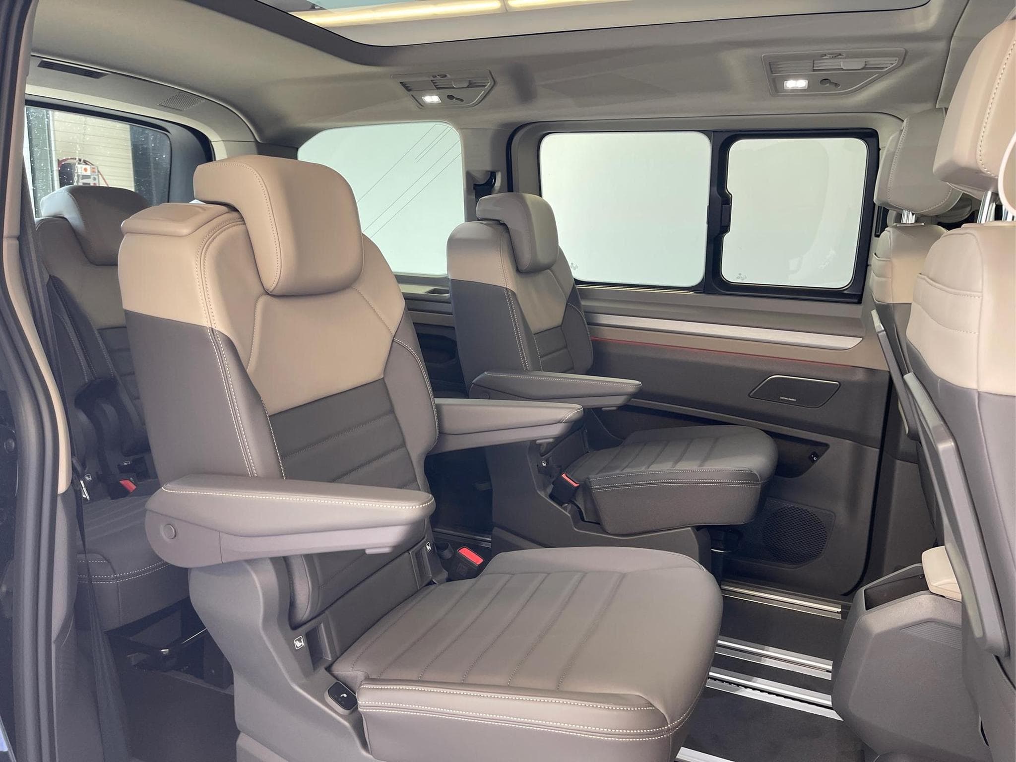 VW T7 Style (2026) - Photo 17
