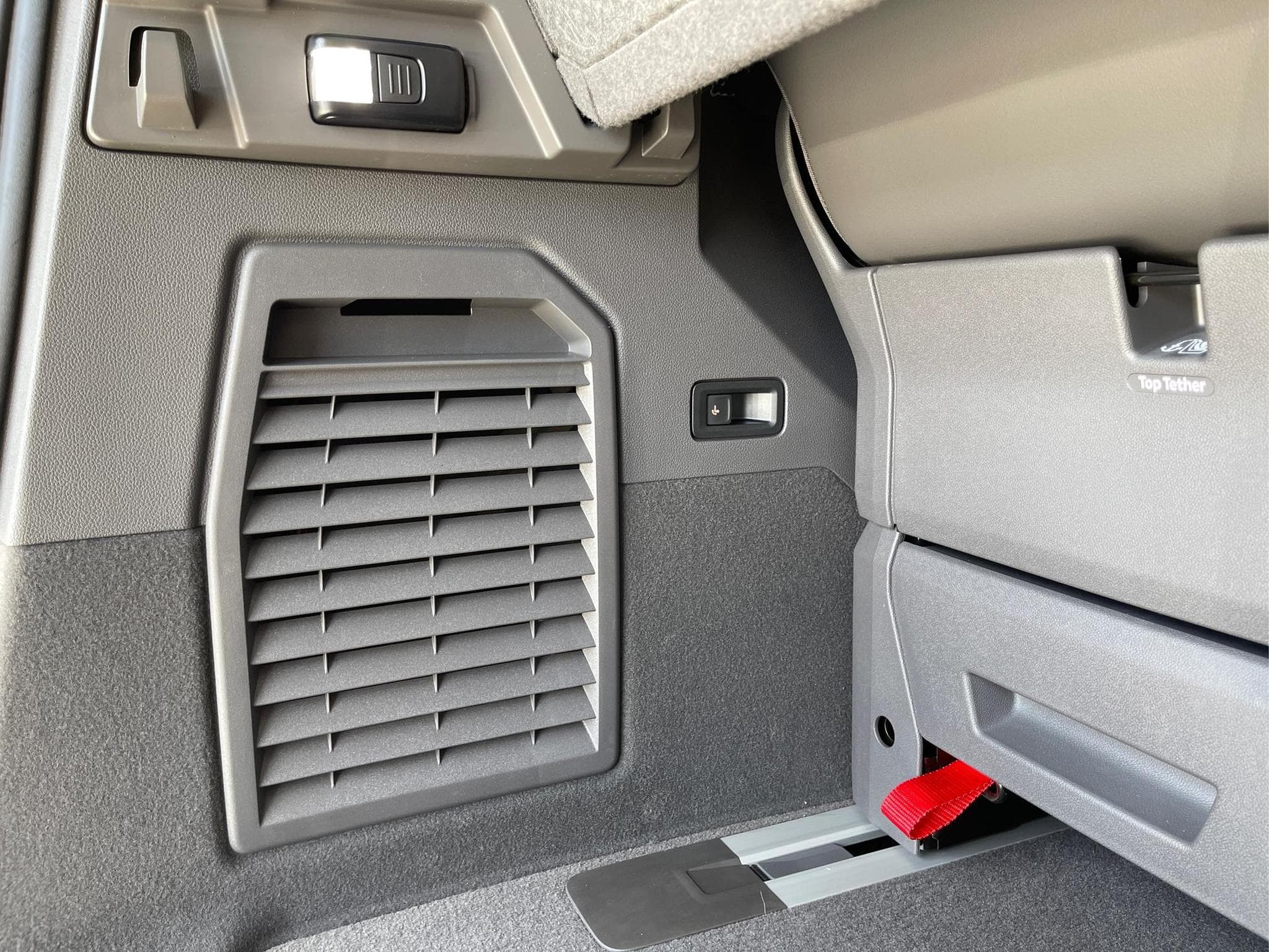 VW T7 Style (2026) - Photo 23