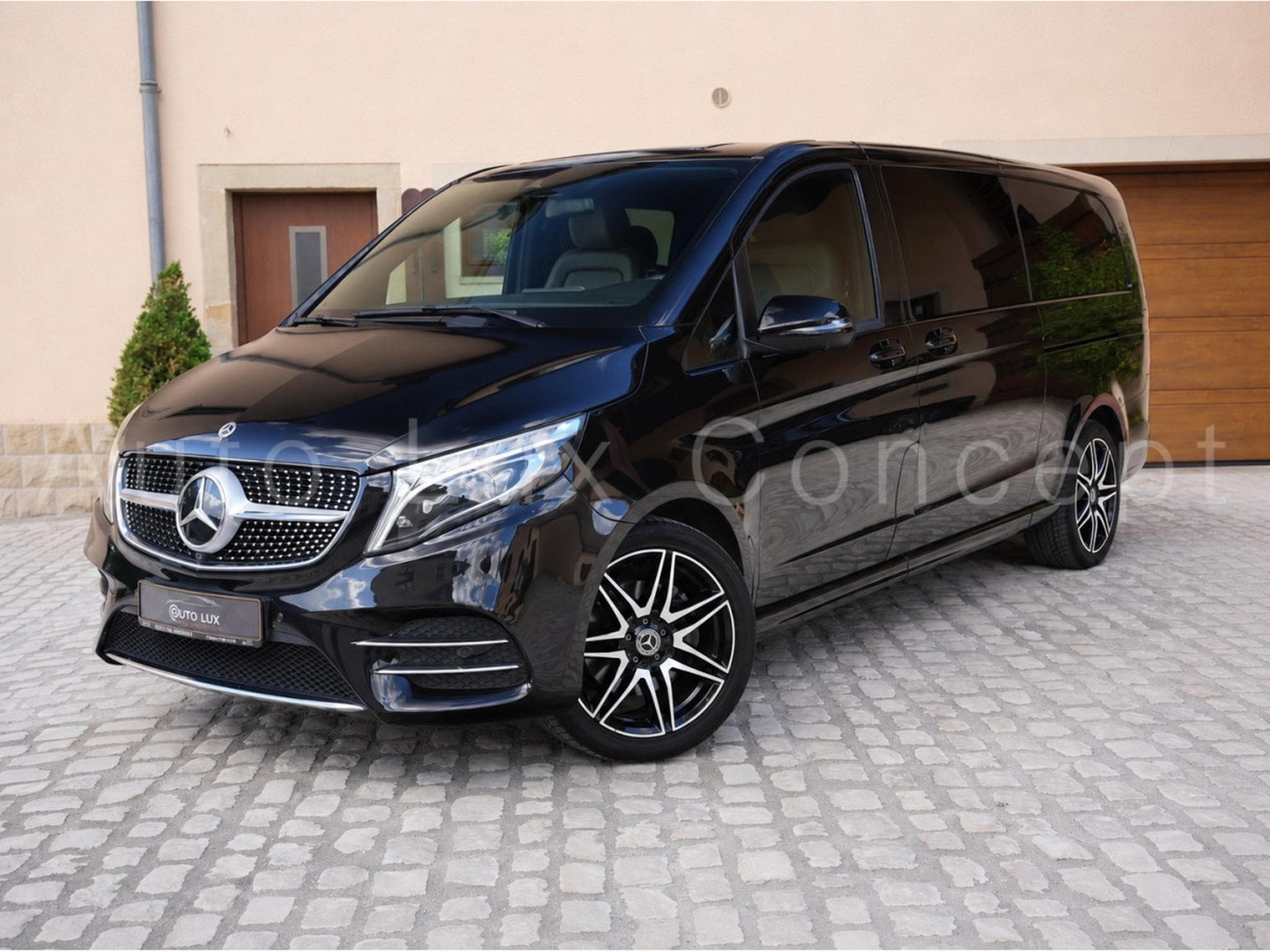 Mercedes V 300 d 4MATIC XL AVANTGARDE AMG Line 9G-TRONIC (2022) - Photo 1