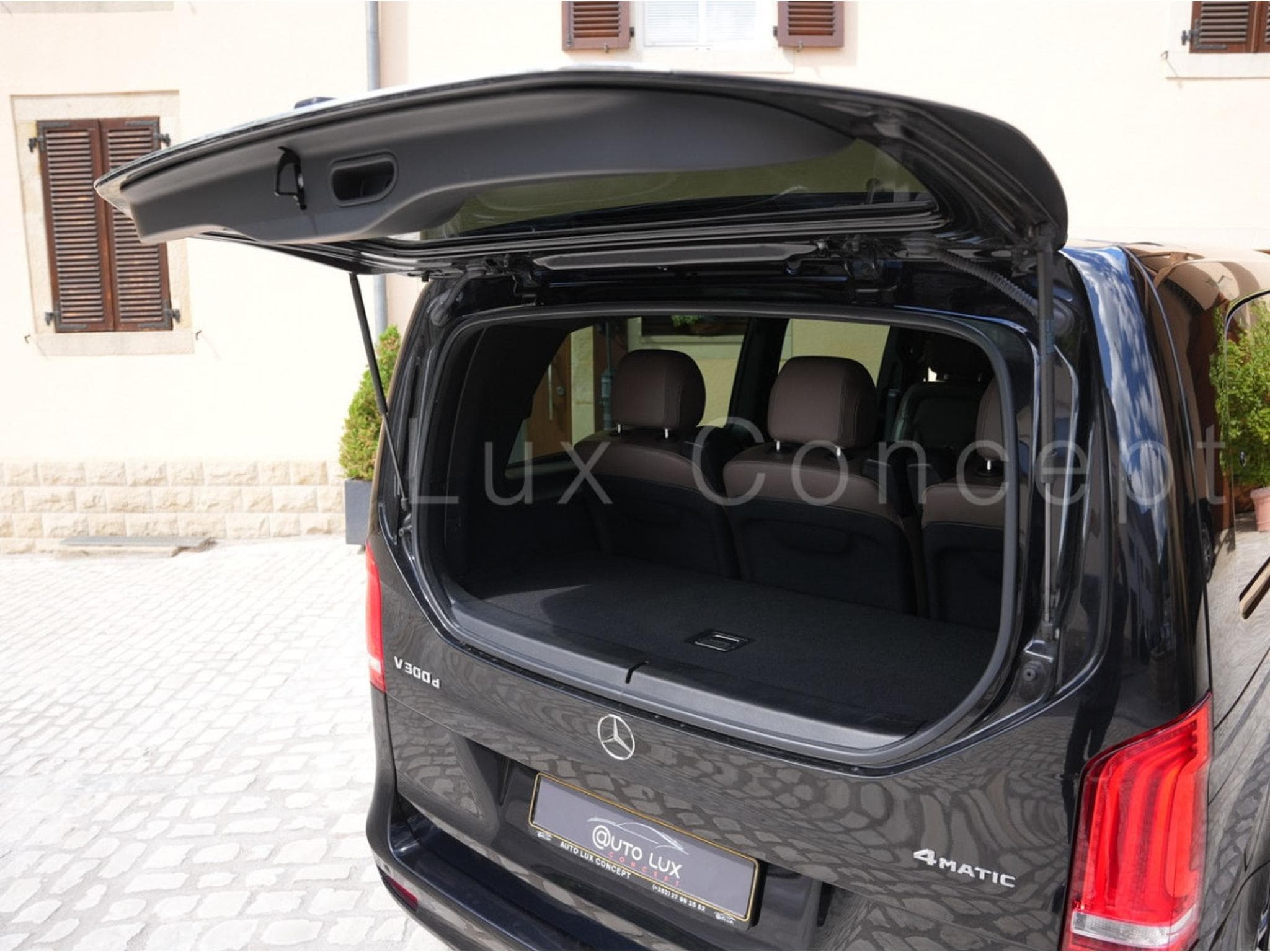 Mercedes V 300 d 4MATIC XL AVANTGARDE AMG Line 9G-TRONIC (2022) - Photo 11