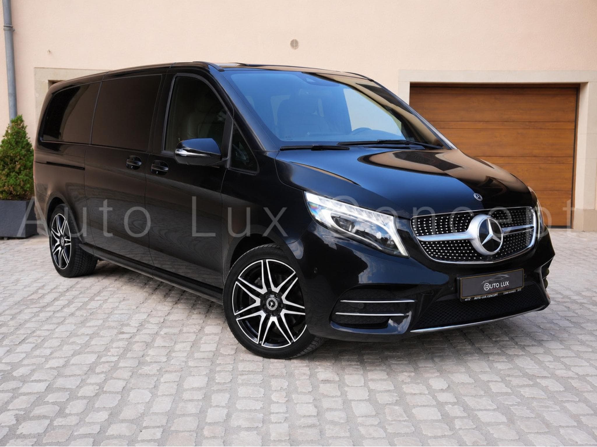 Mercedes V 300 d 4MATIC XL AVANTGARDE AMG Line 9G-TRONIC (2022) - Photo 2