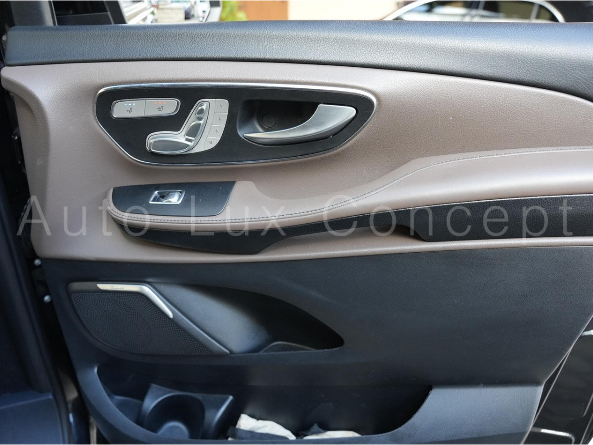 Mercedes V 300 d 4MATIC XL AVANTGARDE AMG Line 9G-TRONIC (2022) - Photo 20