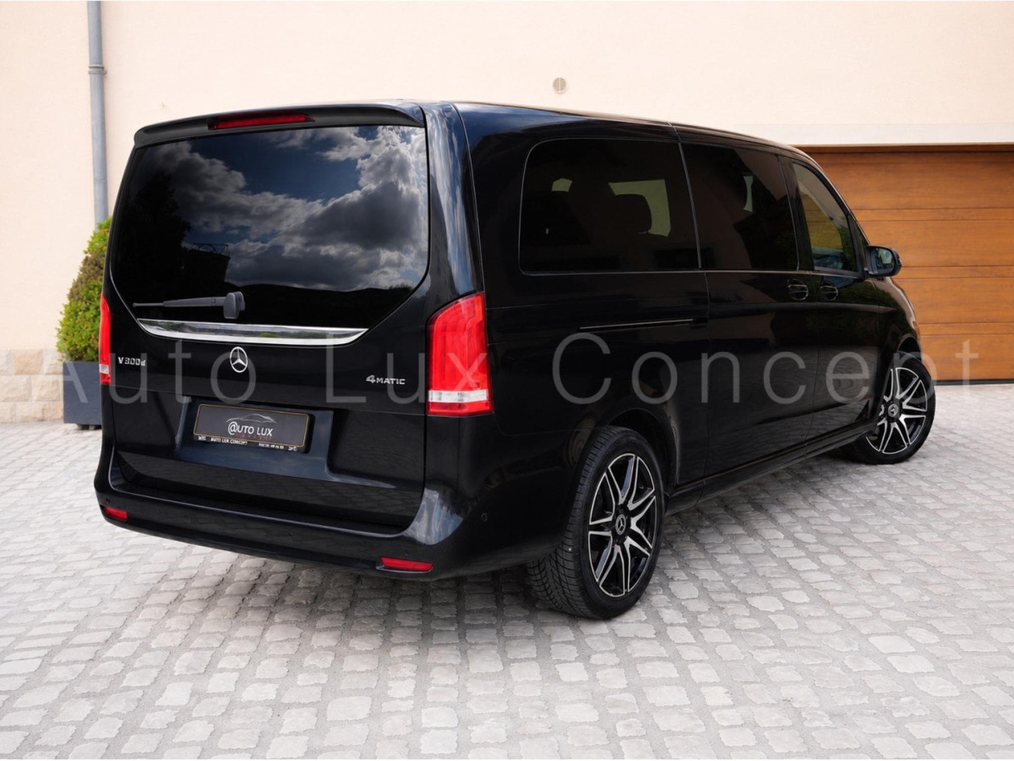 Mercedes V 300 d 4MATIC XL AVANTGARDE AMG Line 9G-TRONIC (2022) - Photo 3