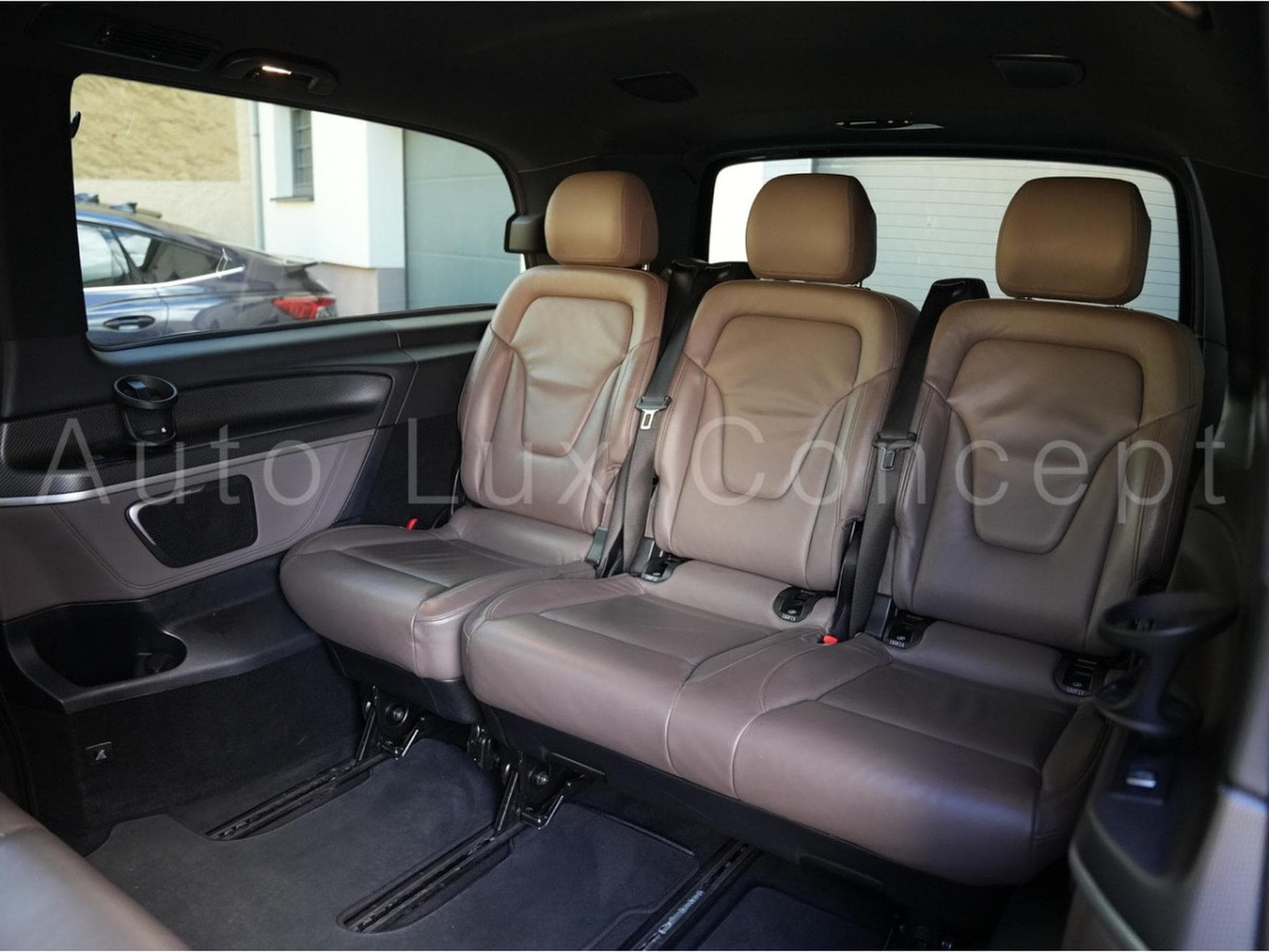 Mercedes V 300 d 4MATIC XL AVANTGARDE AMG Line 9G-TRONIC (2022) - Photo 9