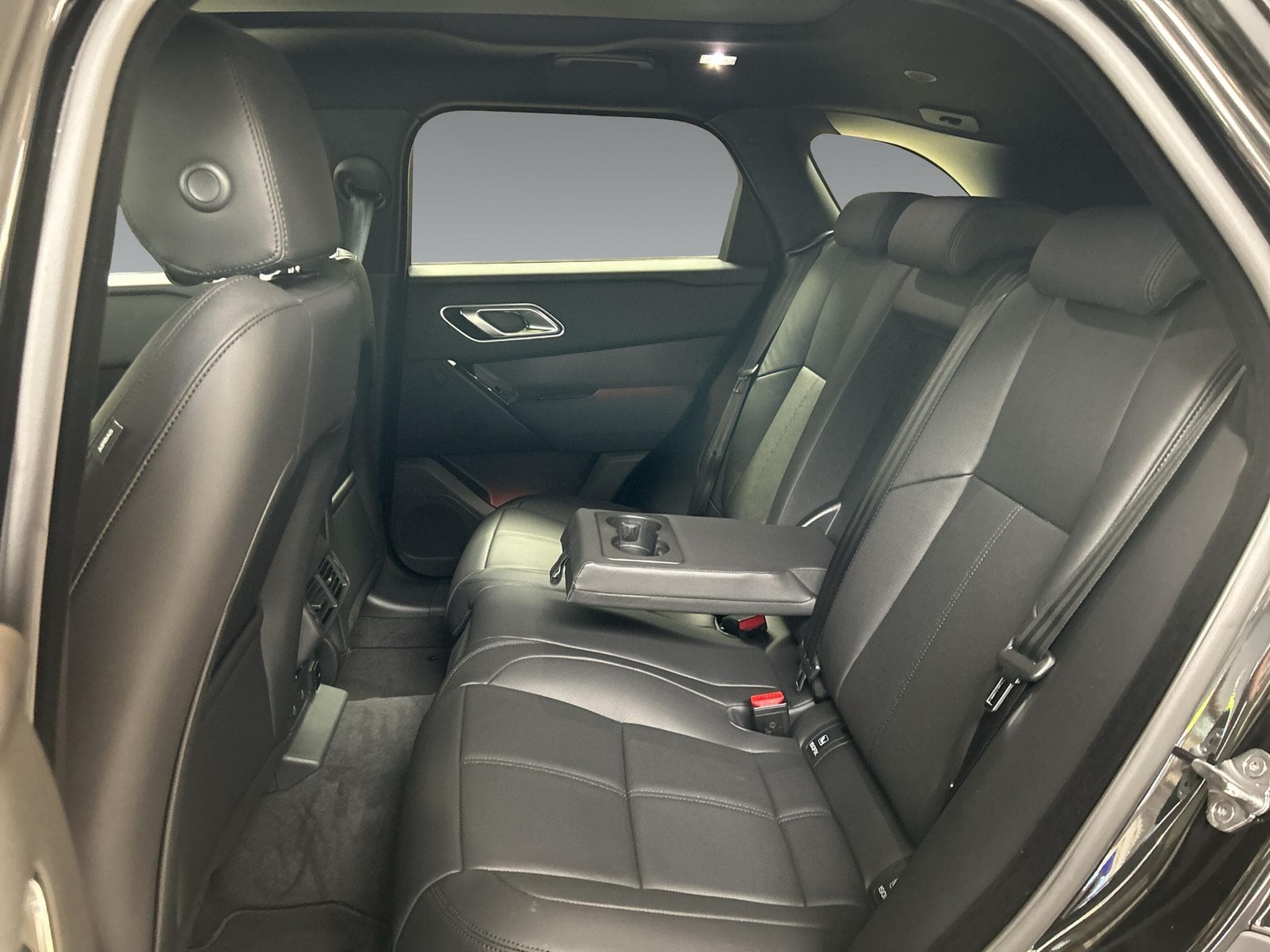 Land-Rover Range Rover Velar 3.0 D300 Dynamic SE +ACC+Panoramaschiebedach (2026) - Photo 8