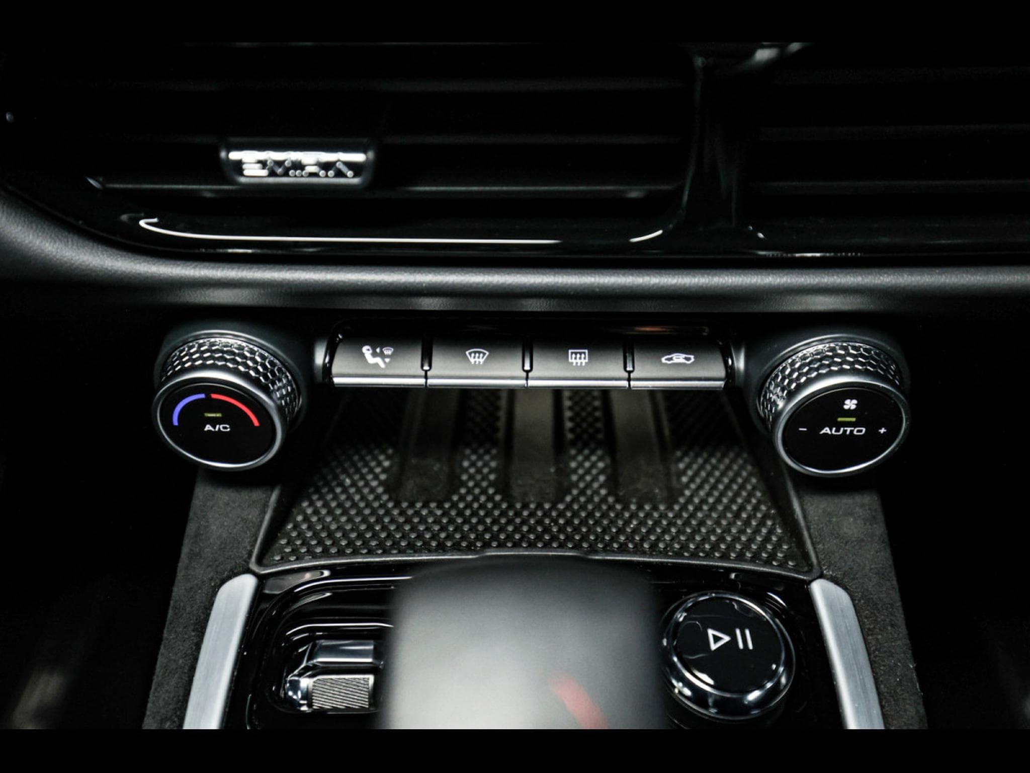 Lotus Emira I4 DCT FIRST EDITION (2024) - Photo 5