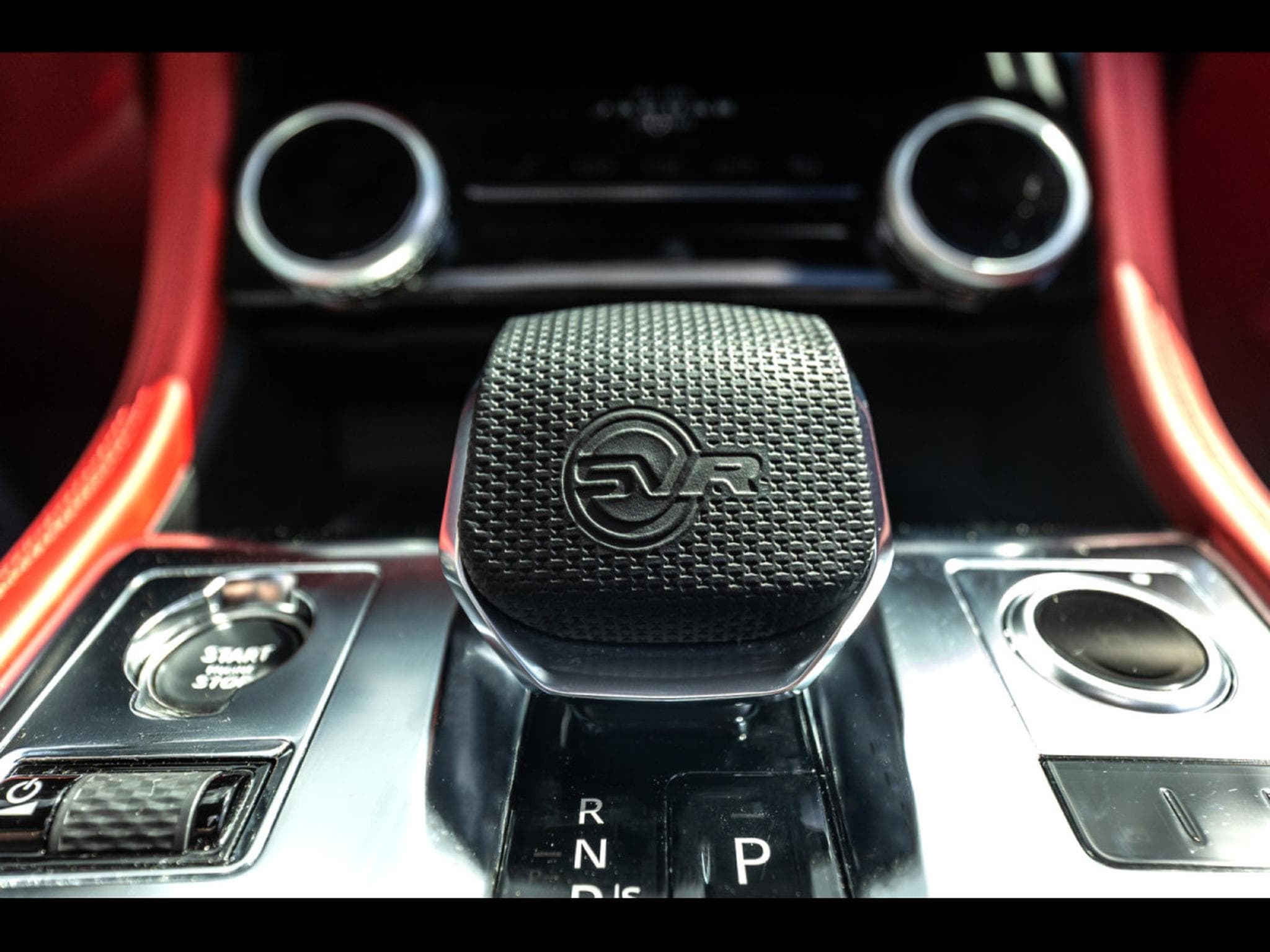 Jaguar F-Pace 5.0 SUPERCHARGED P550 SVR AWD – EIGER GREY METALLIC – WARRAN (2024) - Photo 25