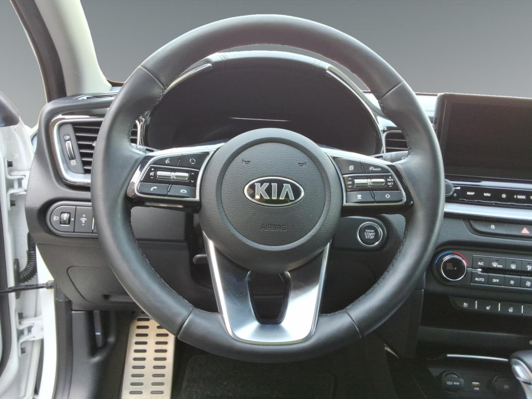 Kia XCeed Sense 1.6 T DCT ISG (2020) - Photo 11