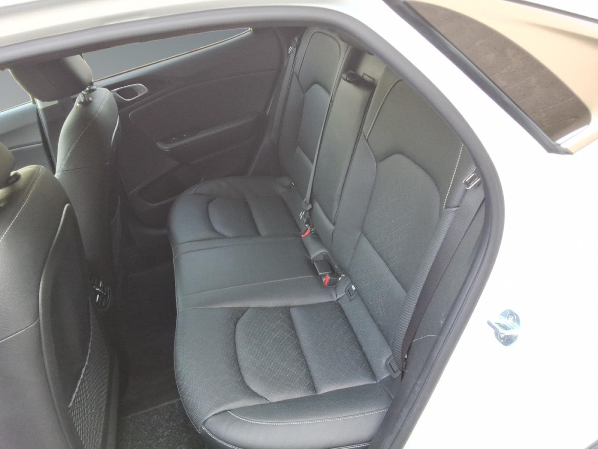 Kia XCeed Sense 1.6 T DCT ISG (2020) - Photo 15