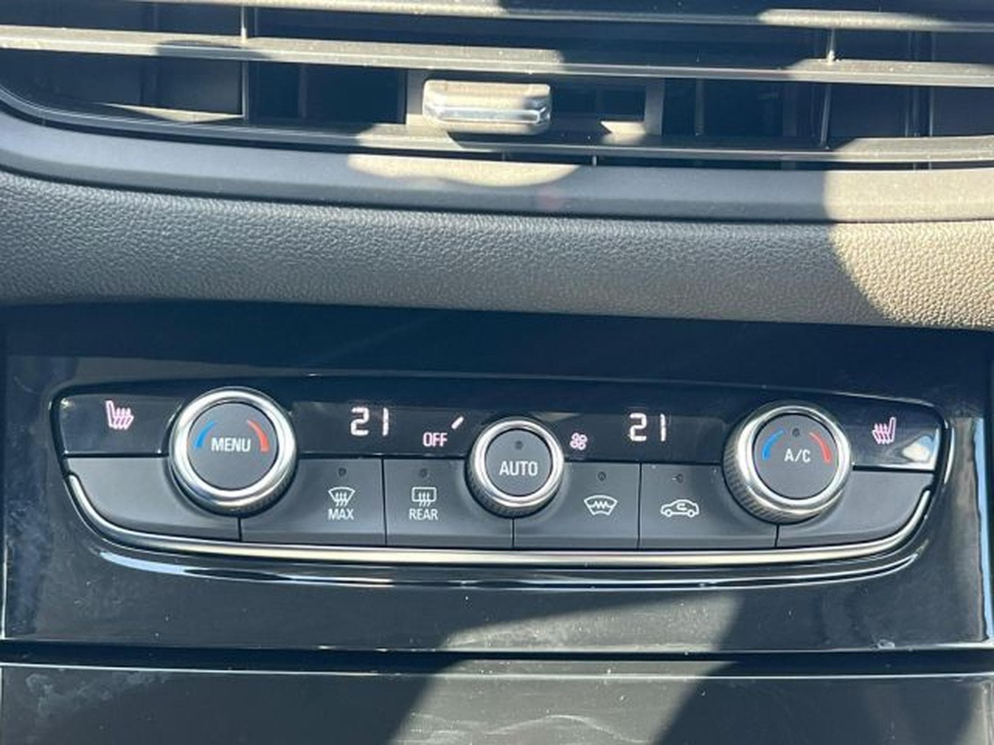 Opel Grandland Grandland Ultimate Plug-in-Hybrid KLIMA,NAVI,PDC (2022) - Photo 11