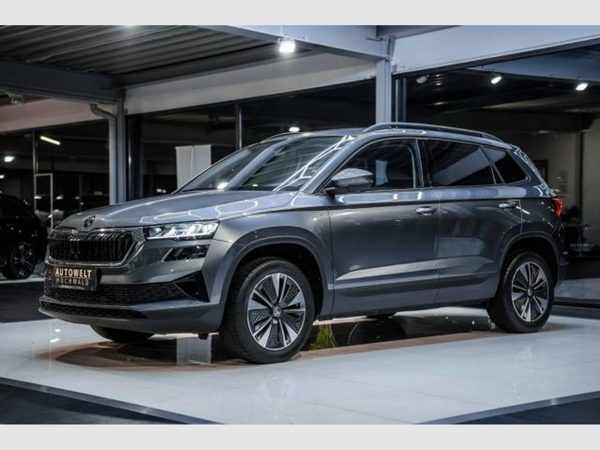 Skoda Karoq Karoq Tour 1.5 TSI DSG ACC MATRIX RFK AHK SHZ (2022) - Photo 4