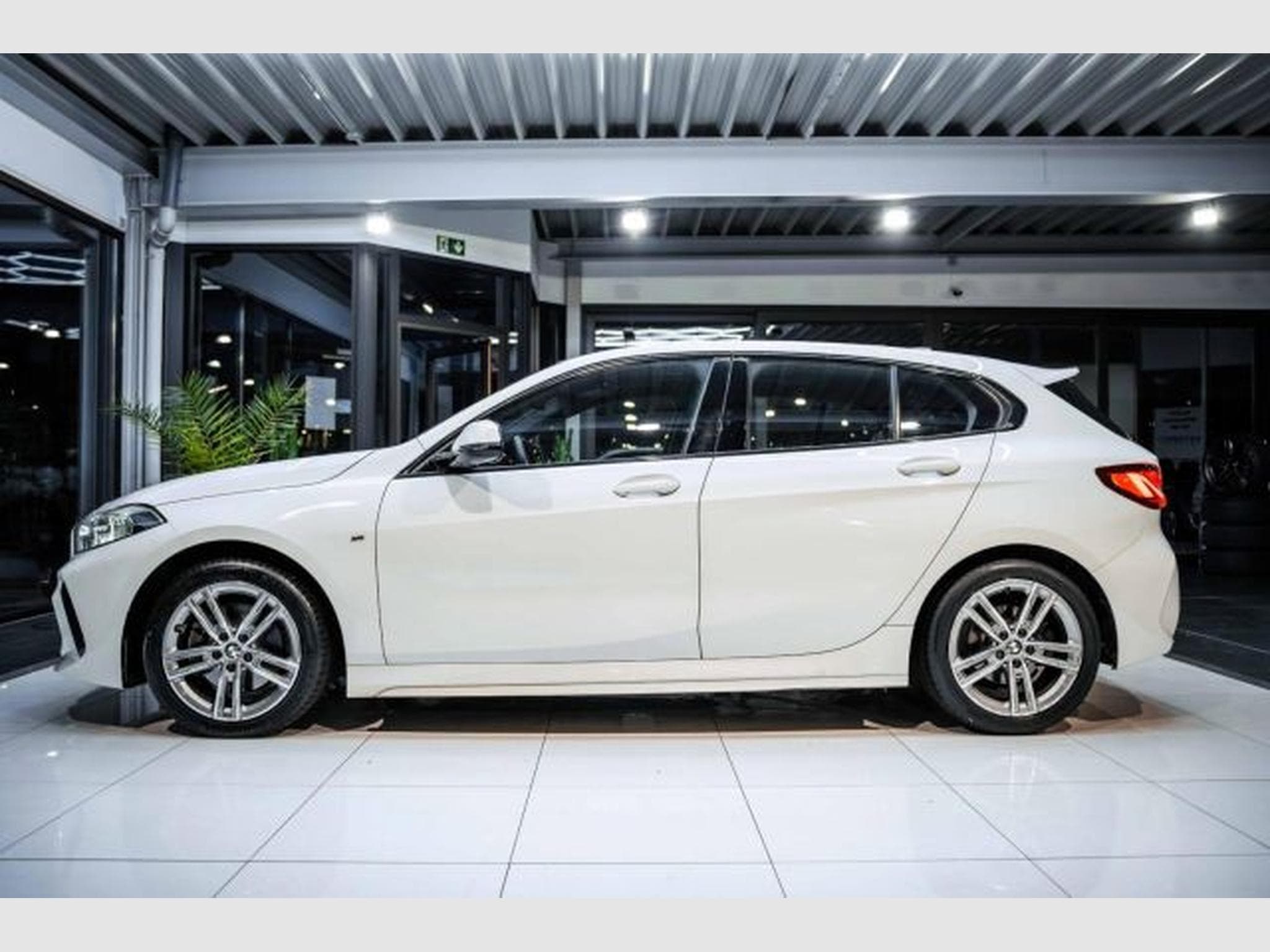 BMW 118 118i M-Sport NAVI LED PANO PDC Tempo. SHZG Spur. (2019) - Foto 11
