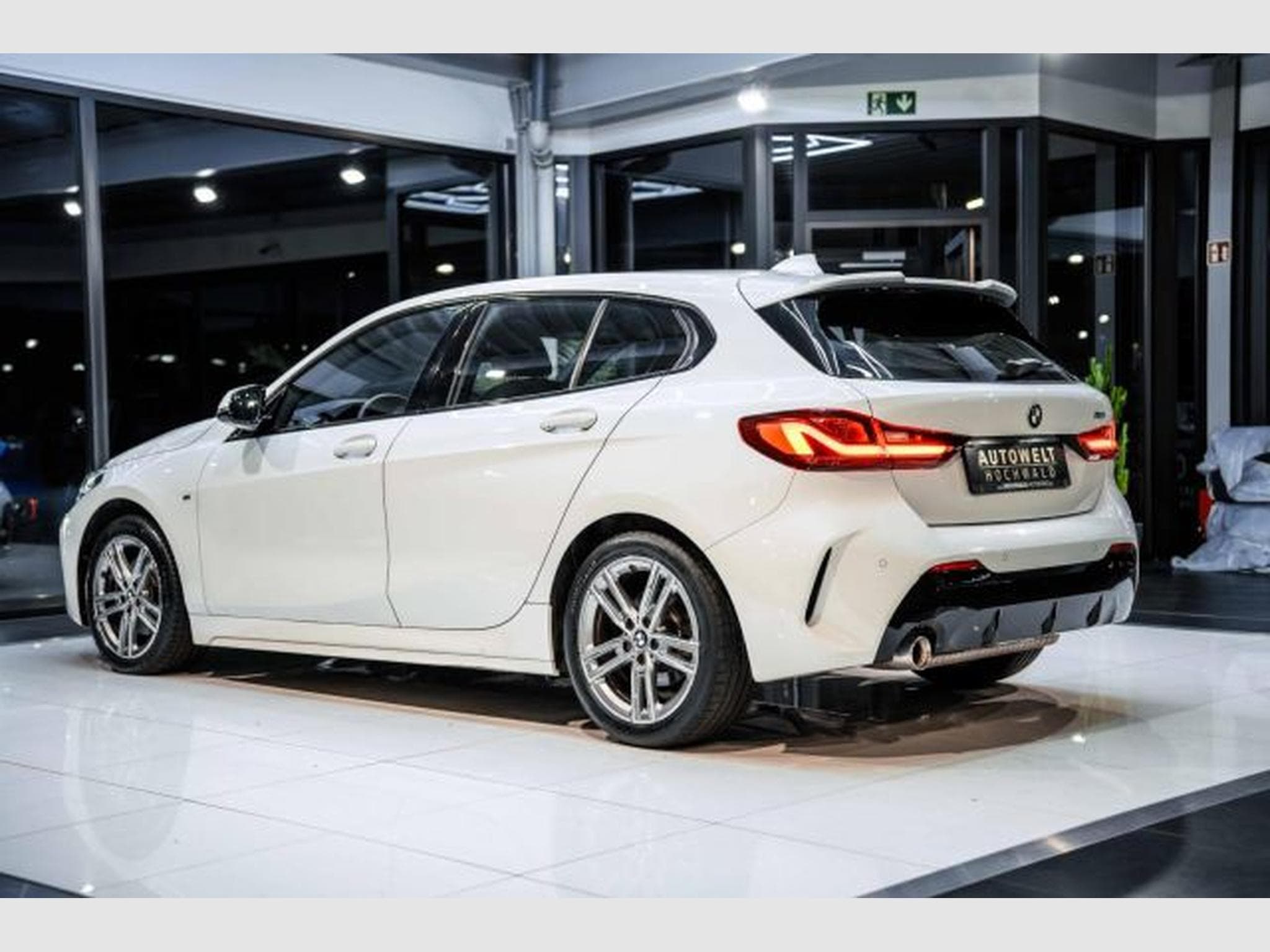 BMW 118 118i M-Sport NAVI LED PANO PDC Tempo. SHZG Spur. (2019) - Foto 12