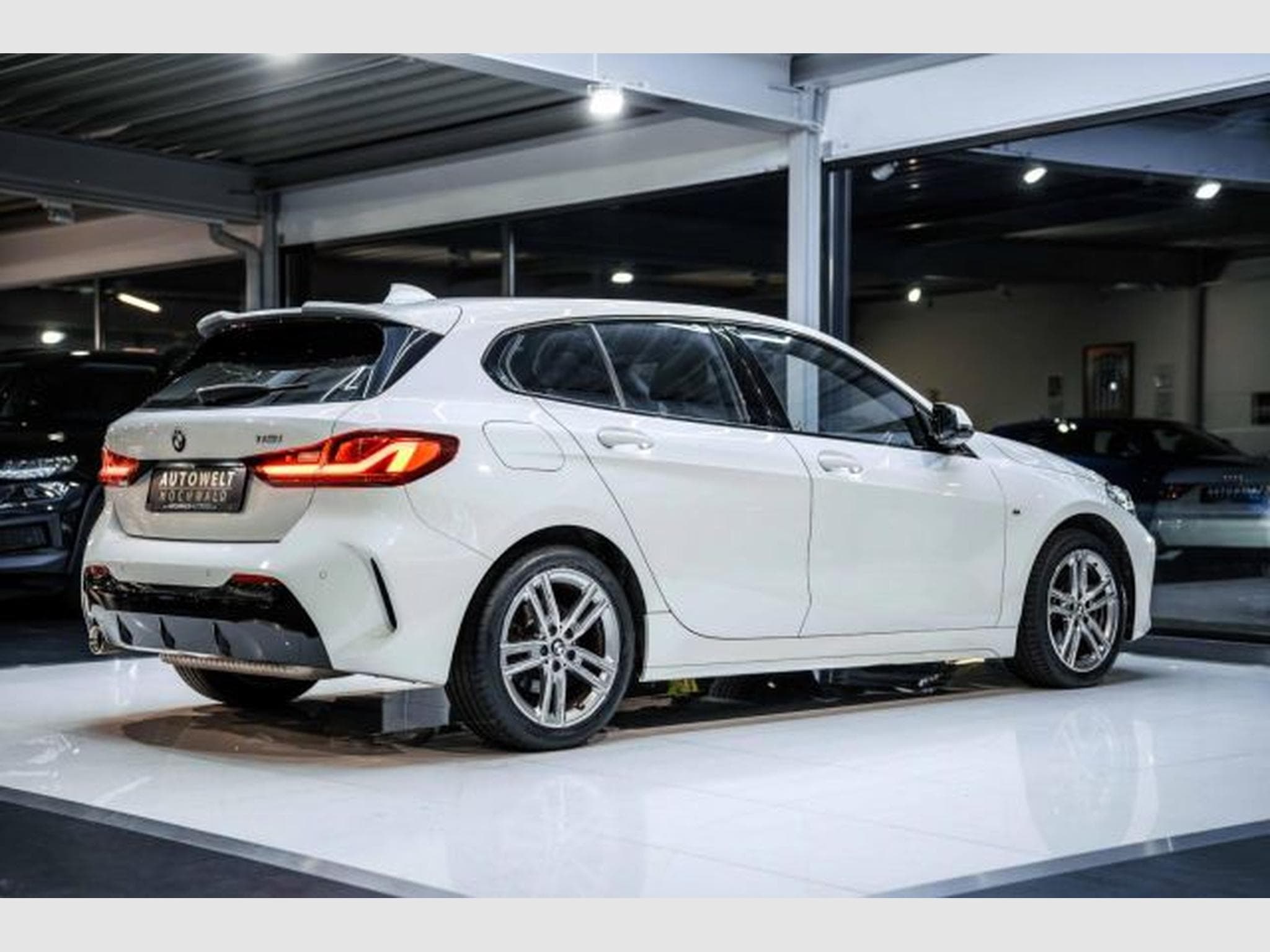 BMW 118 118i M-Sport NAVI LED PANO PDC Tempo. SHZG Spur. (2019) - Foto 15