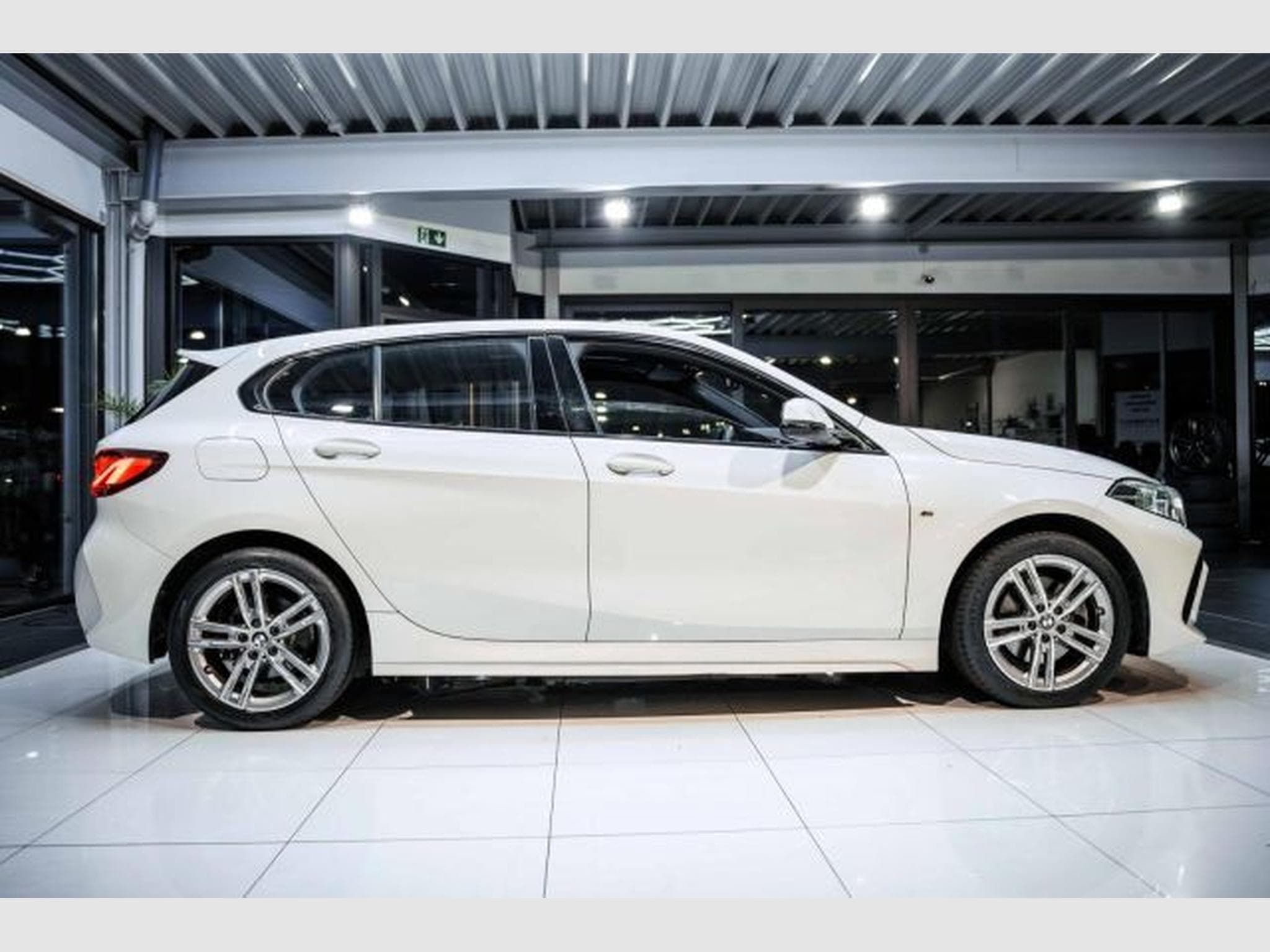 BMW 118 118i M-Sport NAVI LED PANO PDC Tempo. SHZG Spur. (2019) - Foto 7