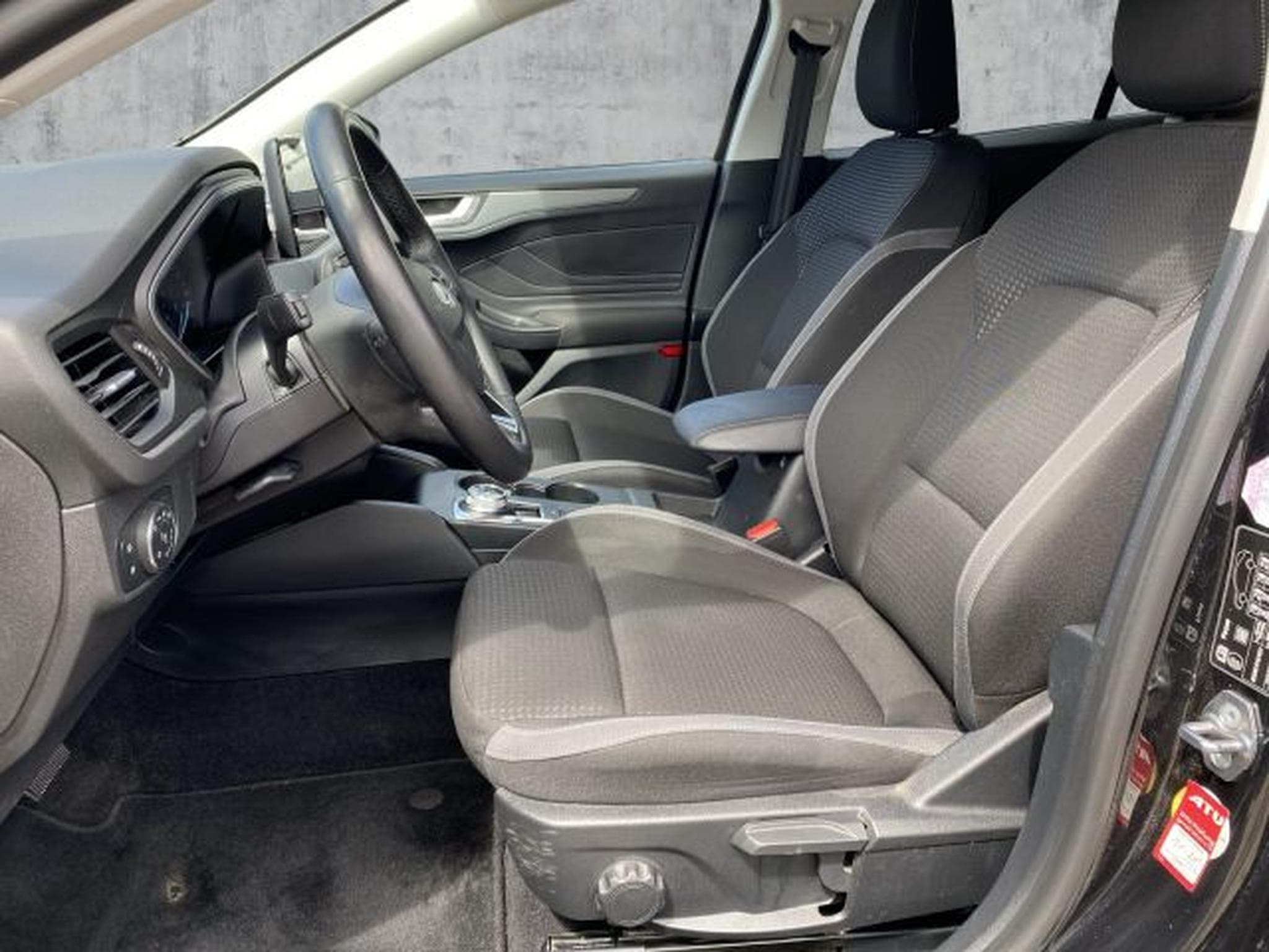Ford Focus Focus Turnier 1.5 TDCi 8G-Autom. NAVI LED RFK (2022) - Photo 11
