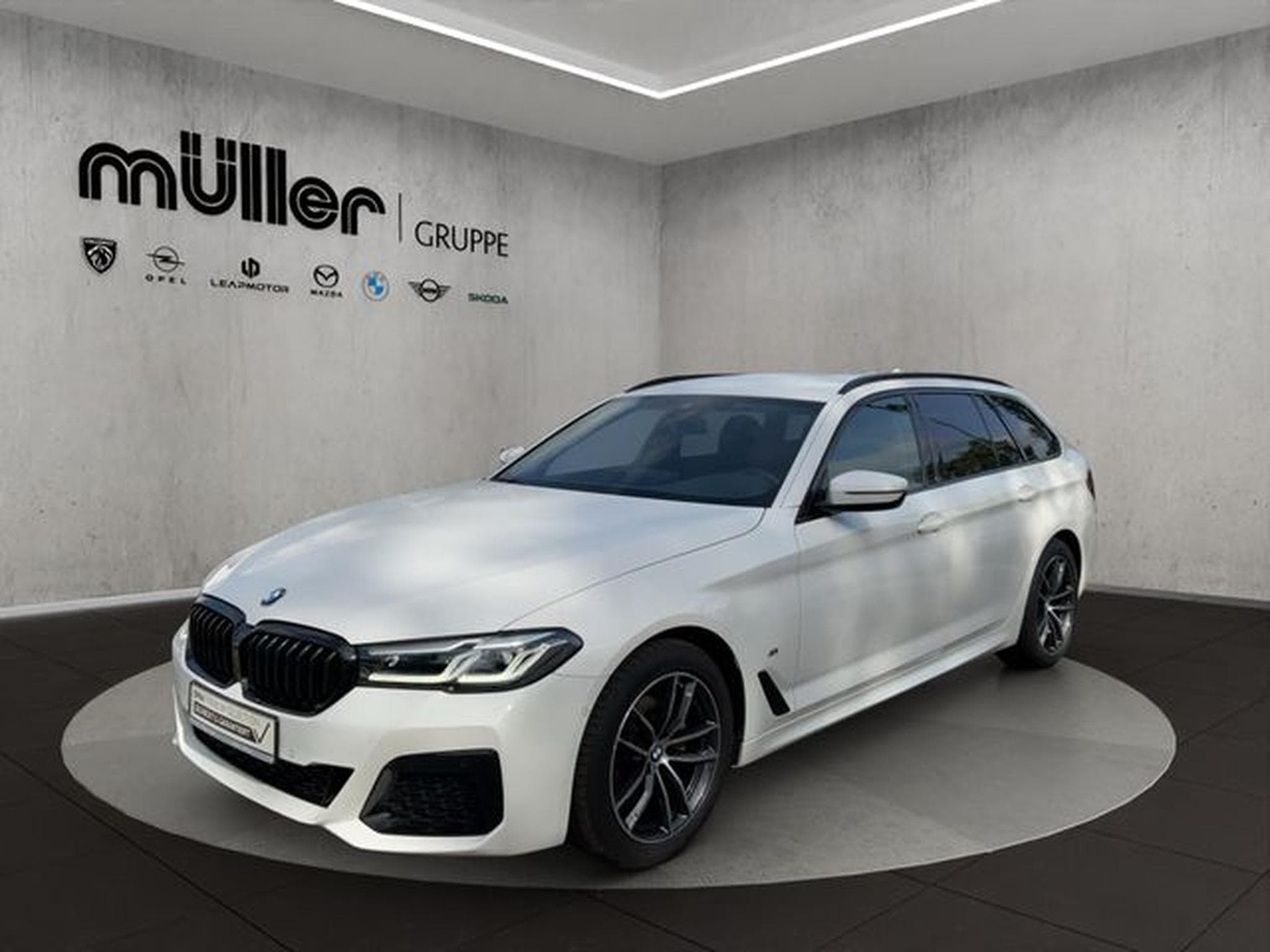 BMW 520 520d xDrive TOURING M SPORT STANDHZG PARKASSIST (2022) - Photo 1