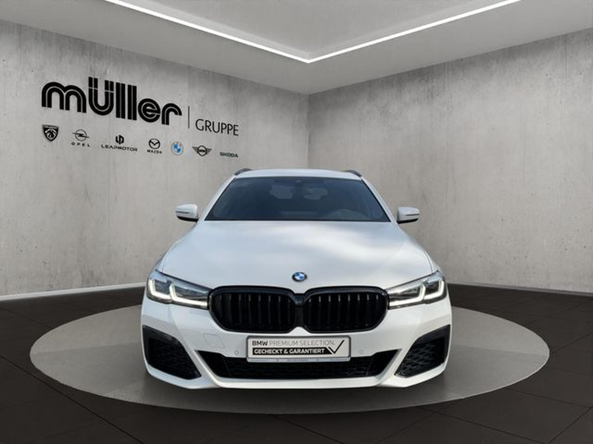 BMW 520 520d xDrive TOURING M SPORT STANDHZG PARKASSIST (2022) - Photo 2