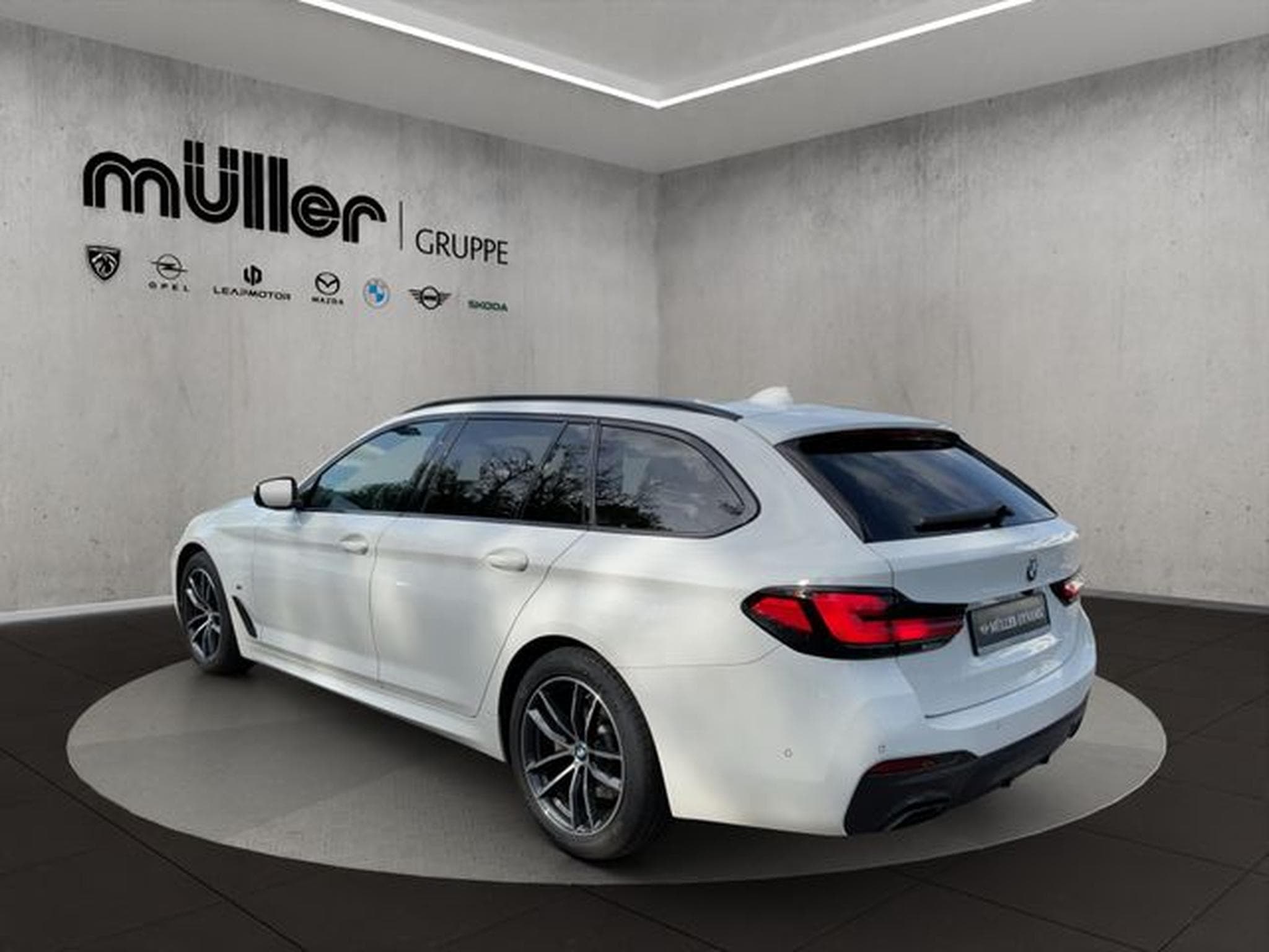 BMW 520 520d xDrive TOURING M SPORT STANDHZG PARKASSIST (2022) - Photo 4
