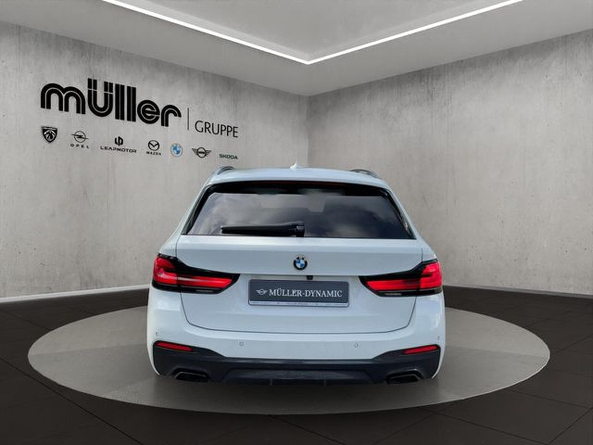 BMW 520 520d xDrive TOURING M SPORT STANDHZG PARKASSIST (2022) - Photo 5