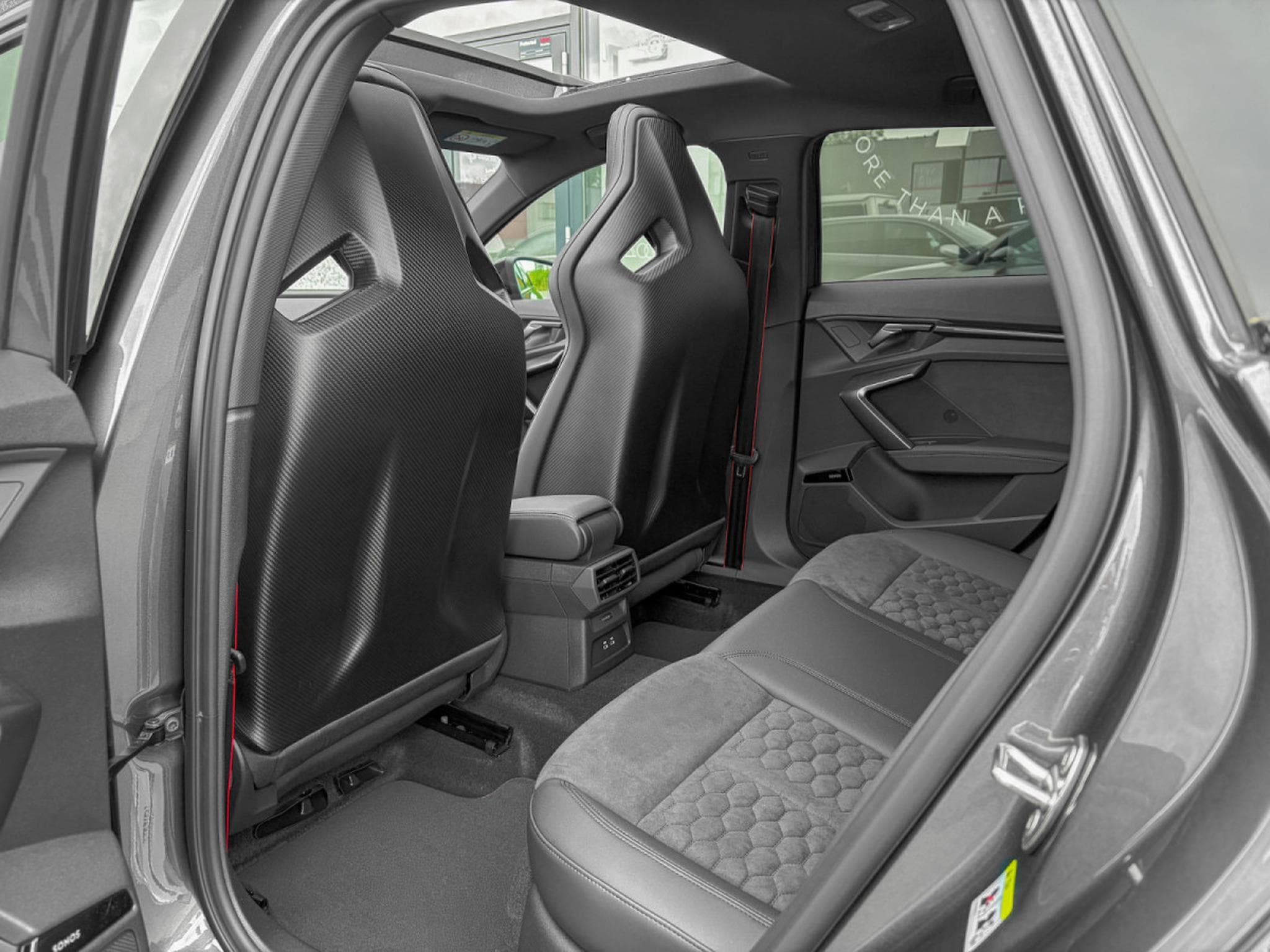 Audi RS3 2.5 TFSI SPORTBACK QUATTRO/ GARANTIE 5/Pano/19/360°/SONOS/SC (2026) - Photo 18
