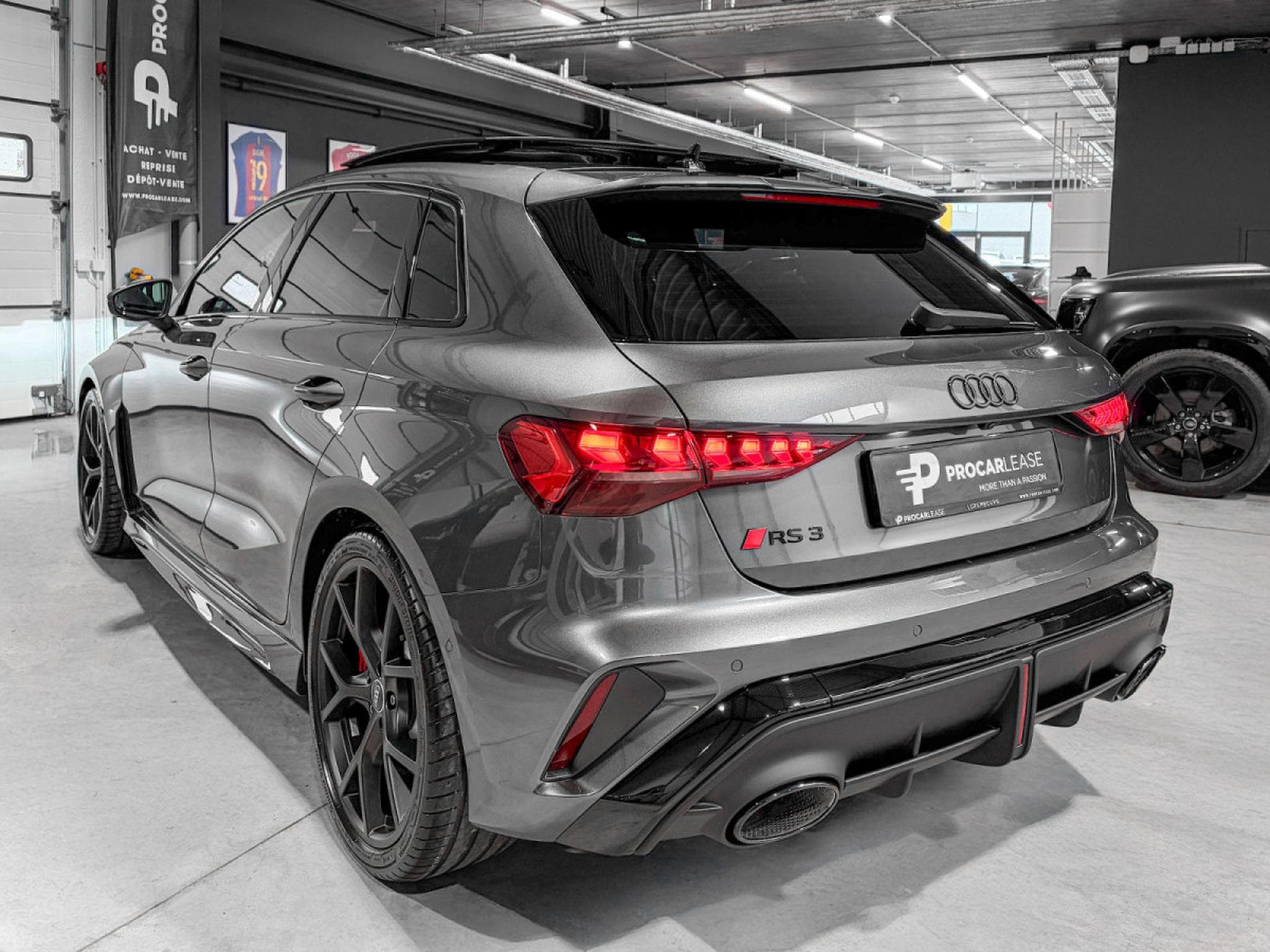Audi RS3 2.5 TFSI SPORTBACK QUATTRO/ GARANTIE 5/Pano/19/360°/SONOS/SC (2026) - Photo 2
