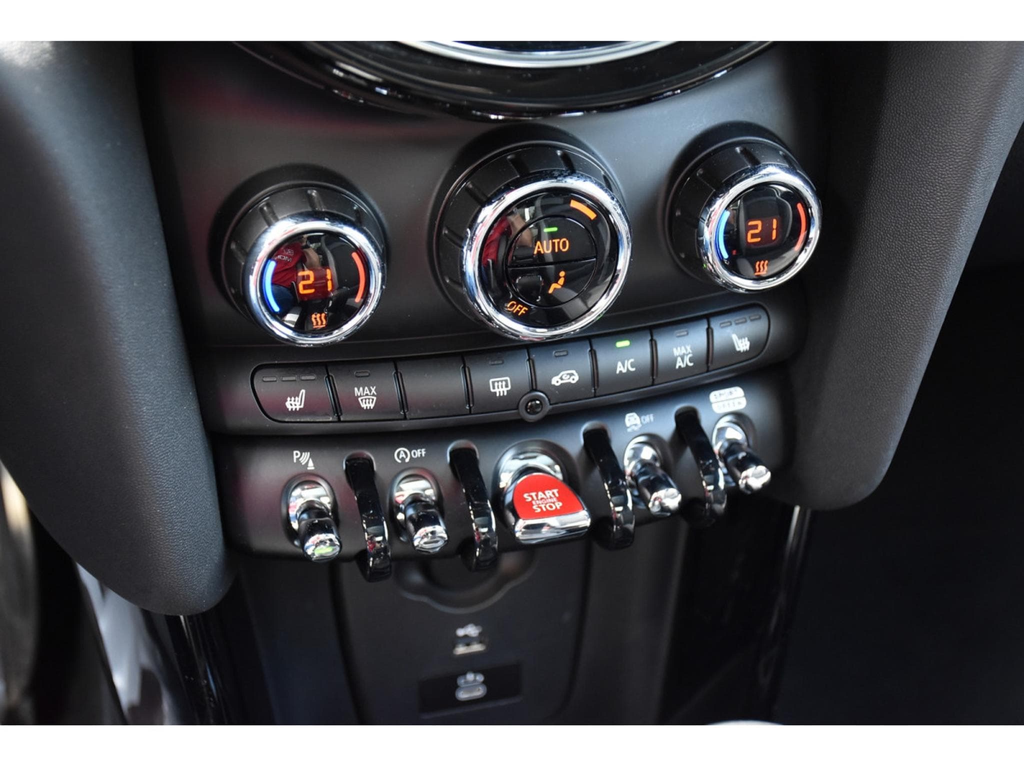Mini Cooper John Cooper Works 2.0AS PANO HARMAN/KARDON ACC LANE CAM GPS (2024) - Photo 19