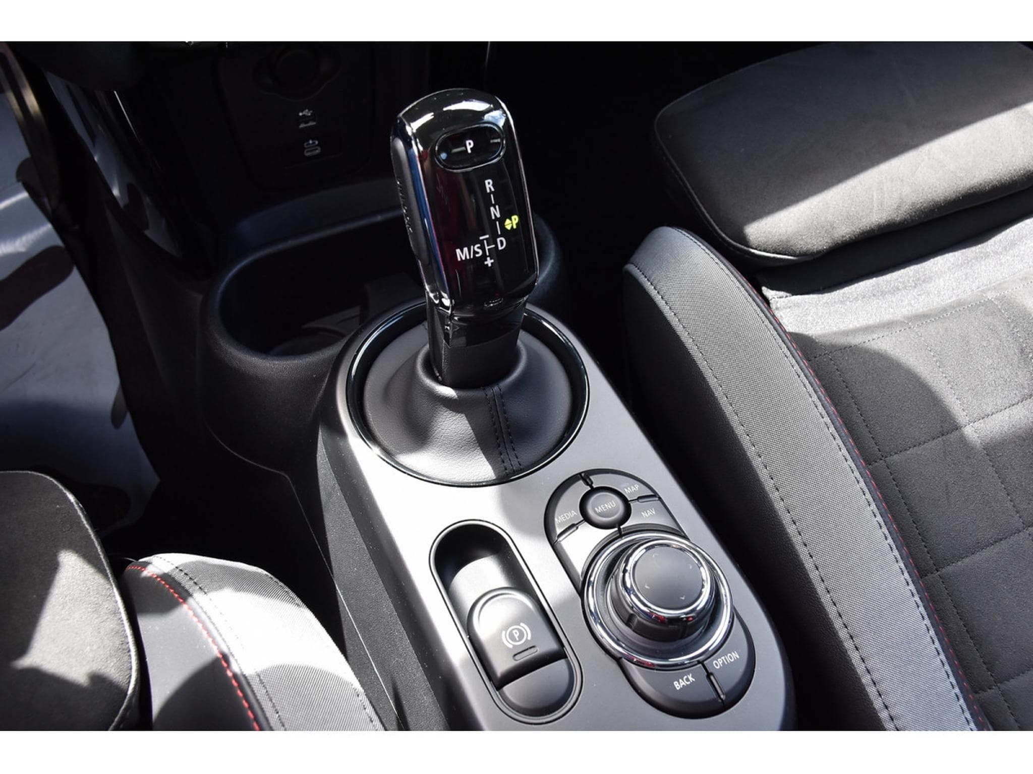 Mini Cooper John Cooper Works 2.0AS PANO HARMAN/KARDON ACC LANE CAM GPS (2024) - Photo 20
