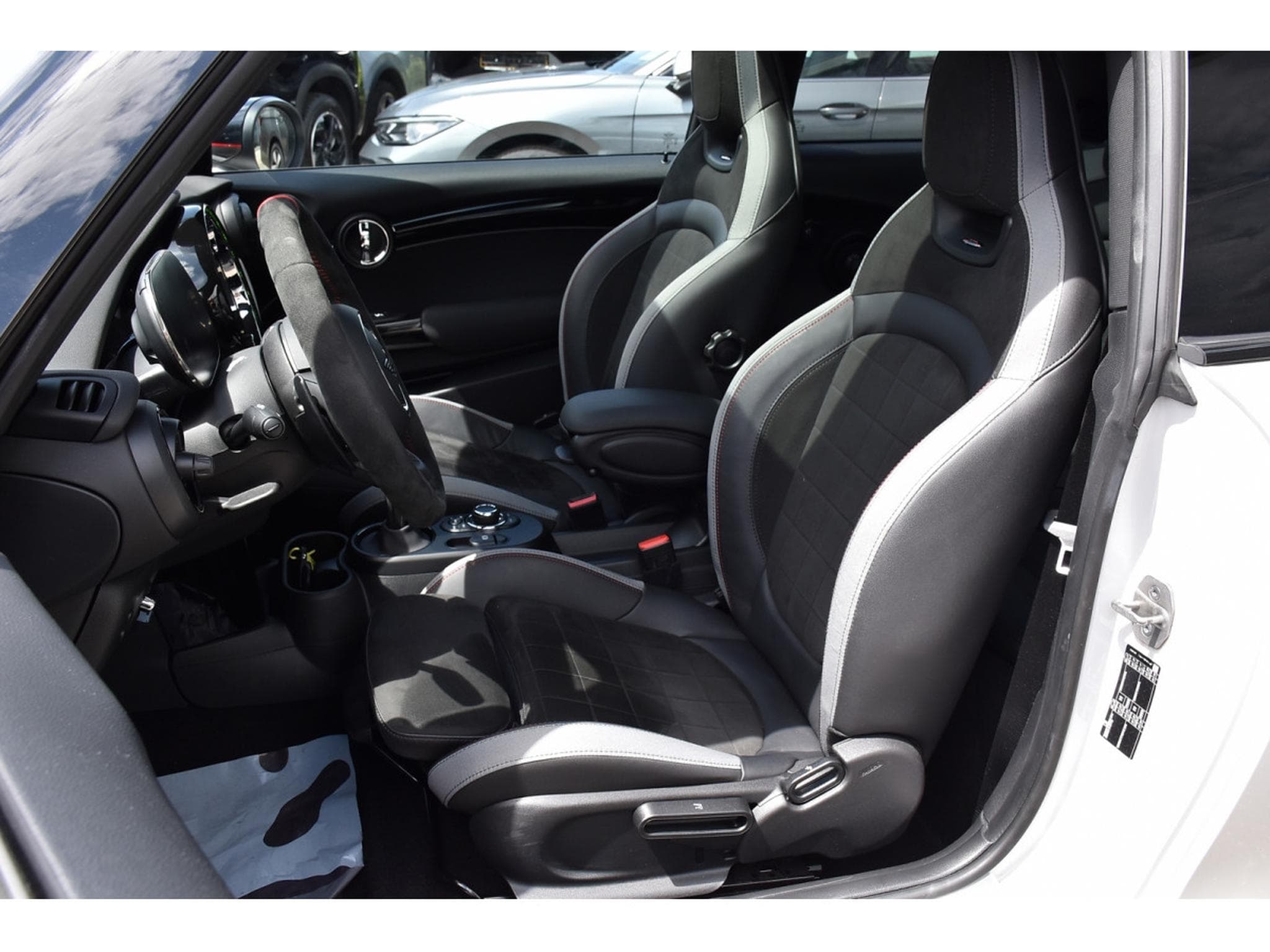Mini Cooper John Cooper Works 2.0AS PANO HARMAN/KARDON ACC LANE CAM GPS (2024) - Photo 6