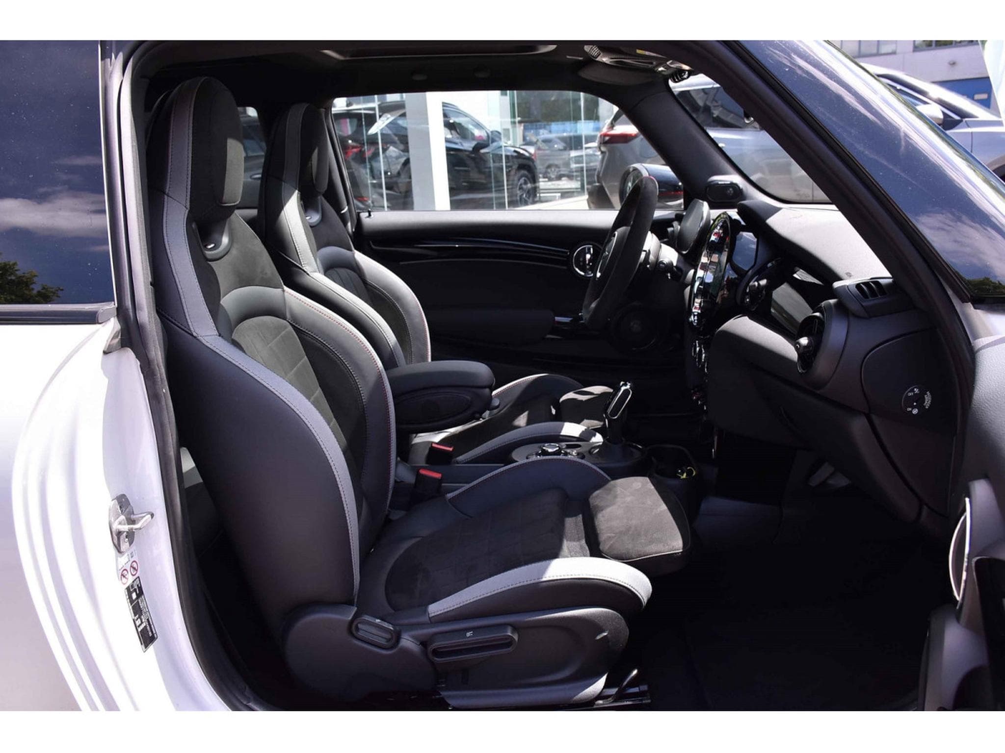 Mini Cooper John Cooper Works 2.0AS PANO HARMAN/KARDON ACC LANE CAM GPS (2024) - Photo 7