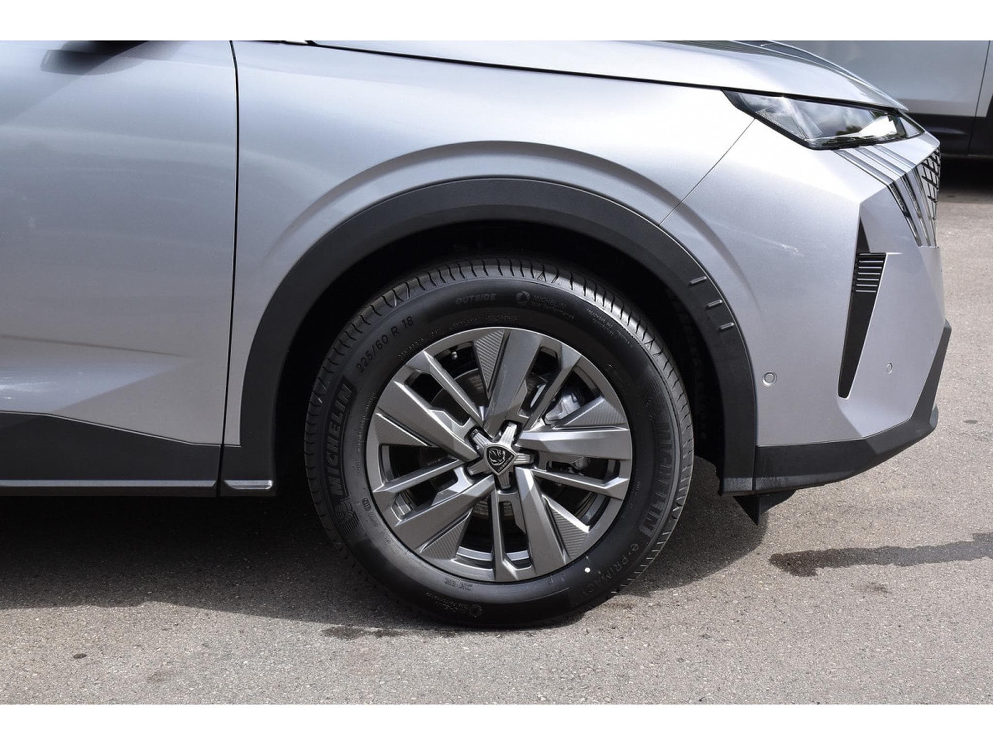 Peugeot 5008 Hybrid 145 Allure e-DCS ACC SG CHFF CAM360 NEUF (2026) - Foto 5