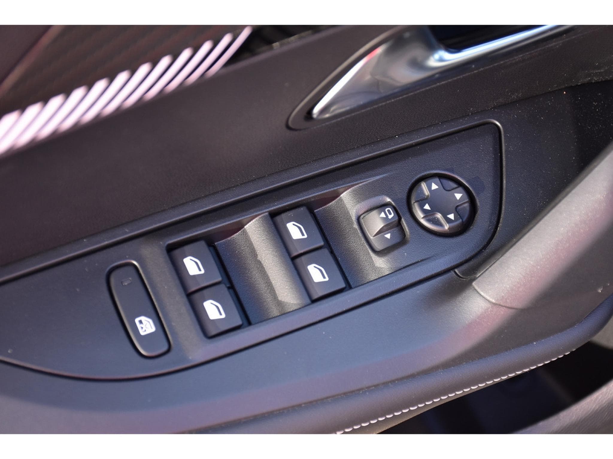 Peugeot 2008 1.2 PureTech Allure ACC GPS LANE SIDE REGUL CAM 360 1° MAIN (2025) - Foto 22
