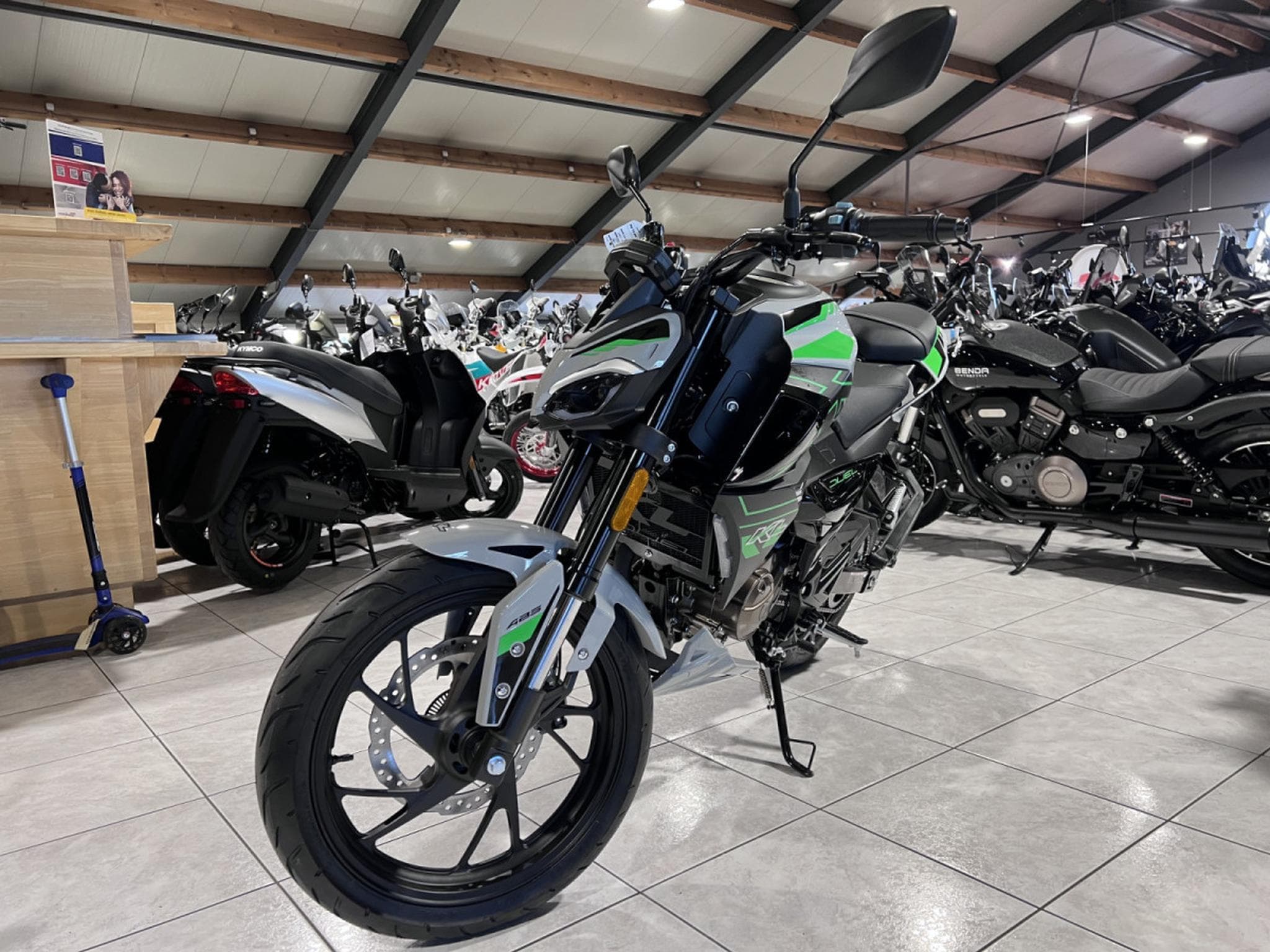 KL Motorcycle Duel 125 ABS (2026) - Foto 2