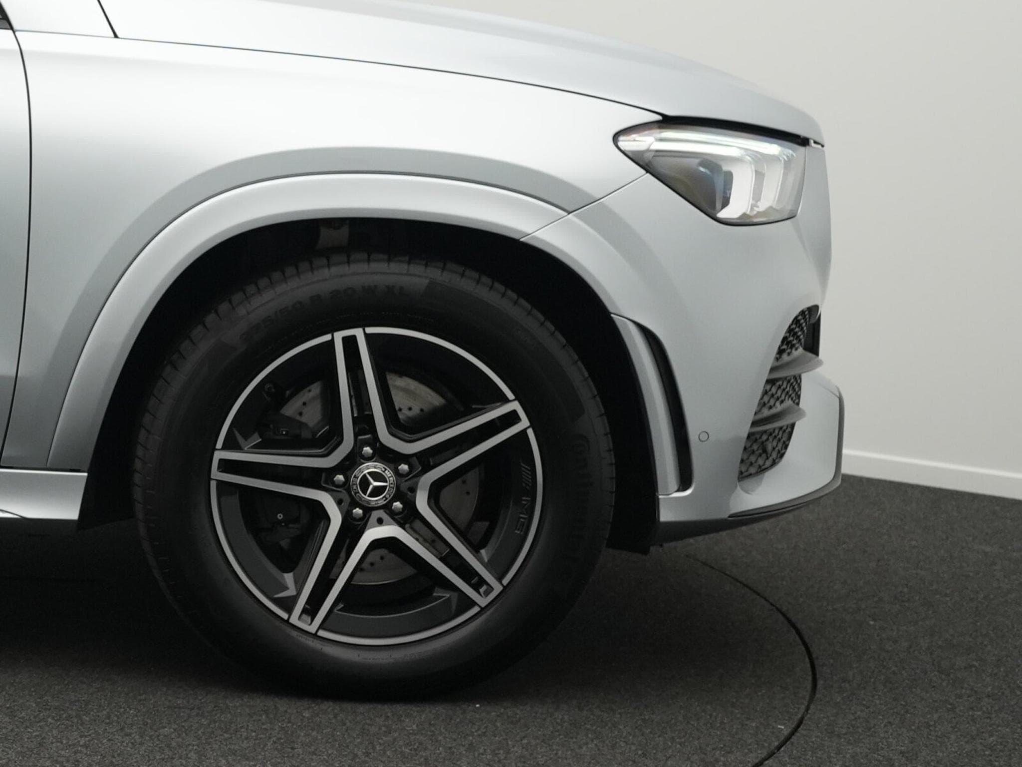 Mercedes GLE 400 d 4MATIC AMG-Line Distronic+AHK+Panorama (2022) - Photo 6