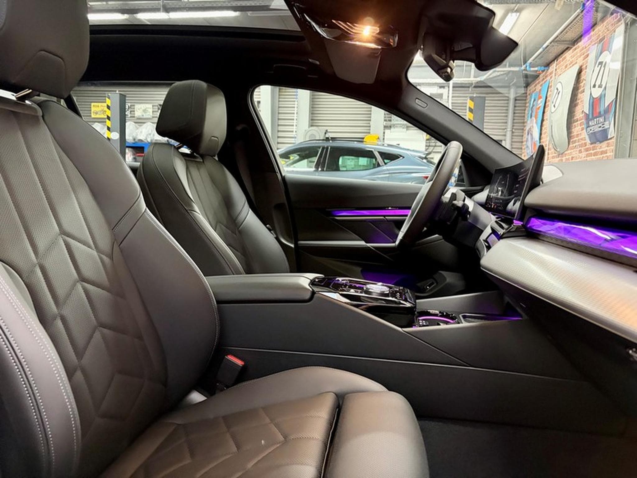 BMW 520 520dA Touring 2.0 197cv Auto M-SPORT (2025) - Photo 8