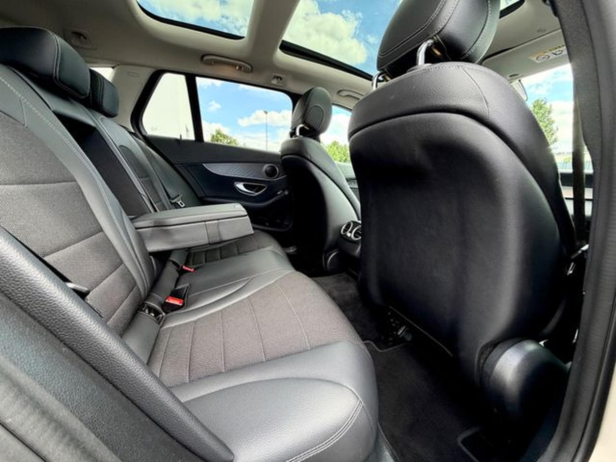 Mercedes C 220 C 220d T /NAVI/LED/ACC/PANO/360°CAM/AHK/ (2018) - Photo 15