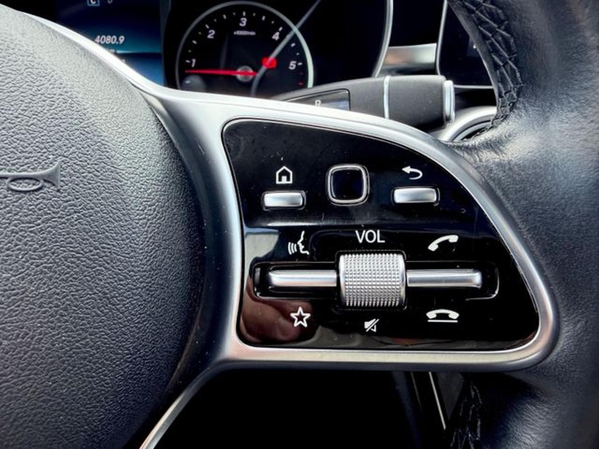 Mercedes C 220 C 220d T /NAVI/LED/ACC/PANO/360°CAM/AHK/ (2018) - Photo 18
